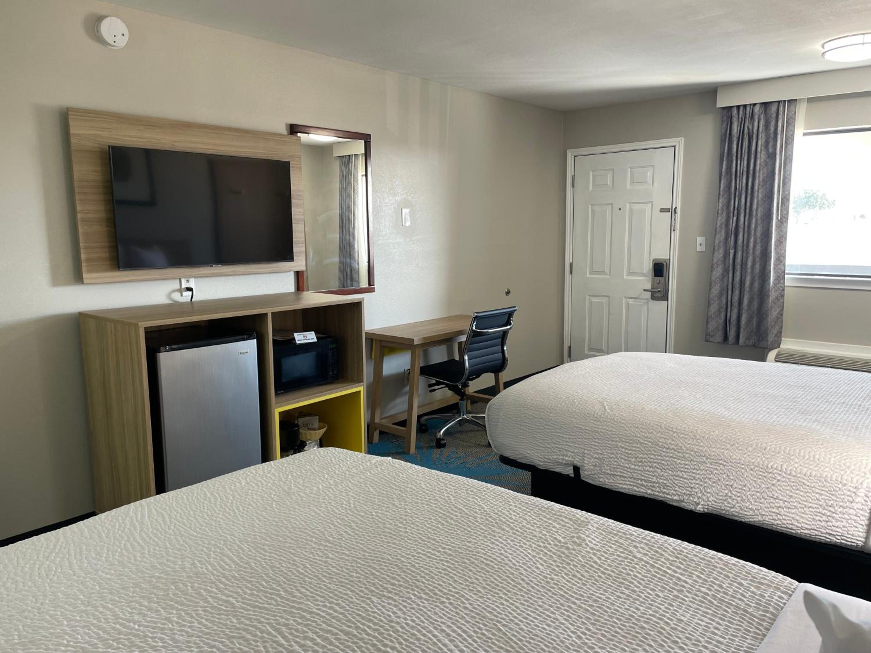 Deluxe Double Room with Two Double Beds - Non-Smoking photo 2