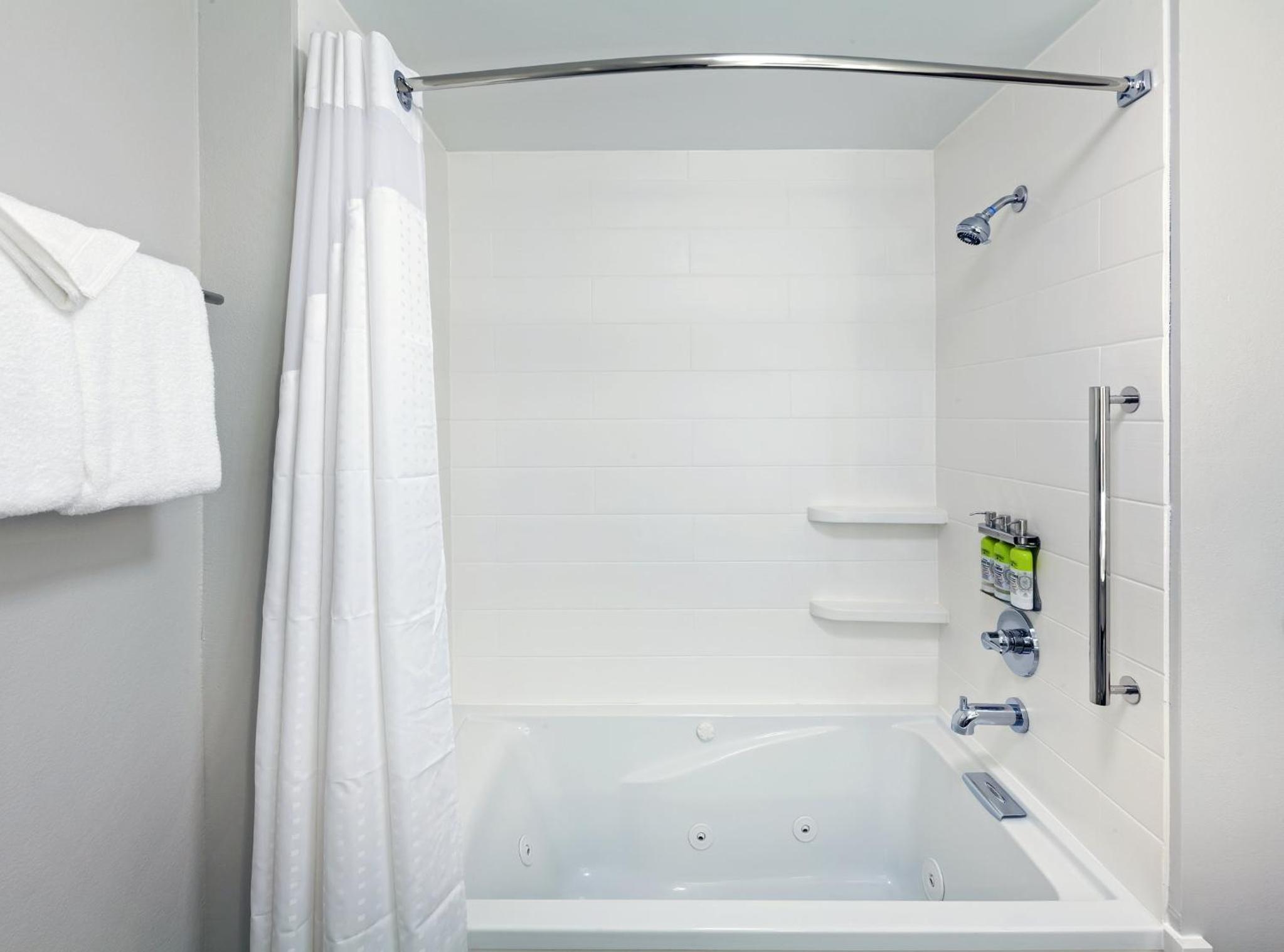 King Room with Jetted Tub photo 1