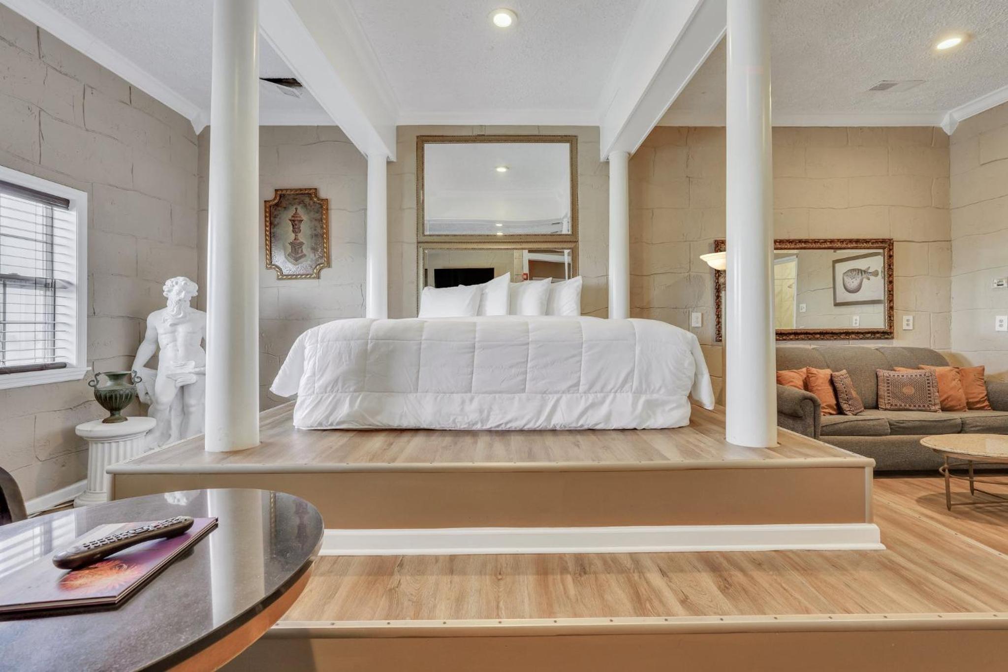 Penthouse with Balcony photo 1