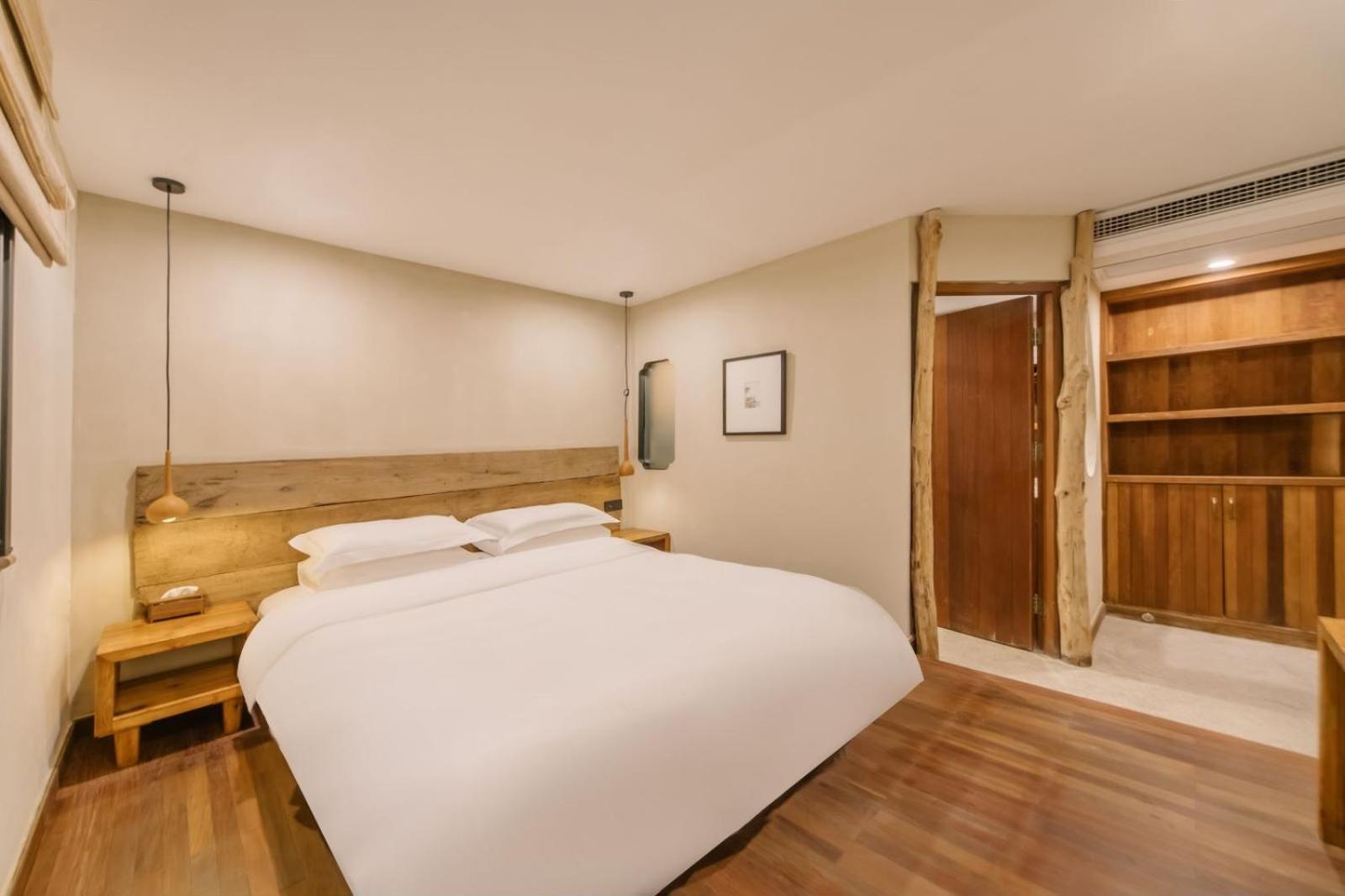 Standard King Room photo 1