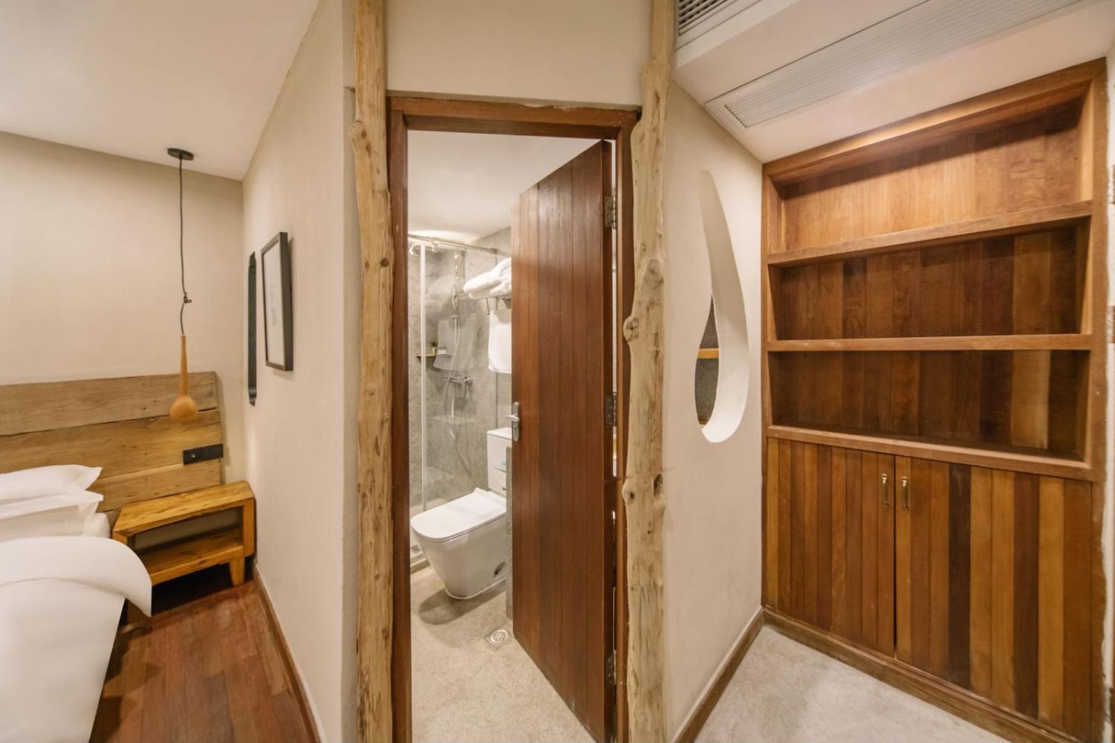 Standard King Room photo 2