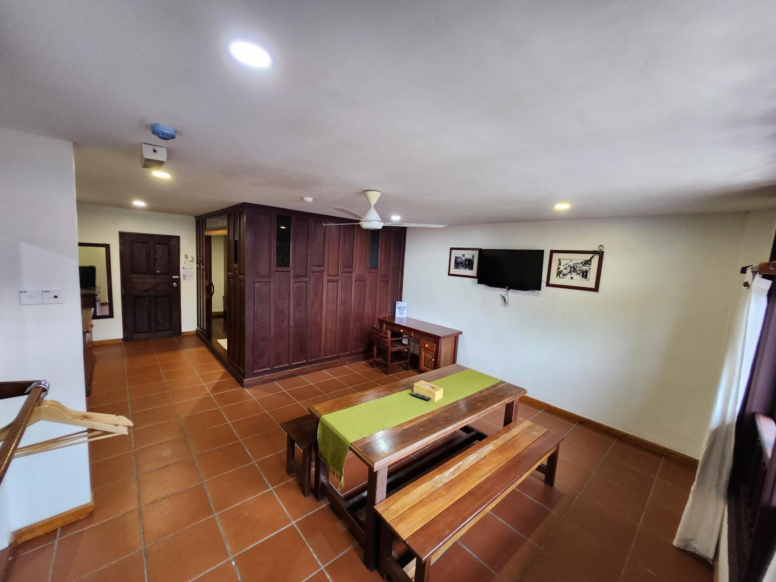 Deluxe Family Room