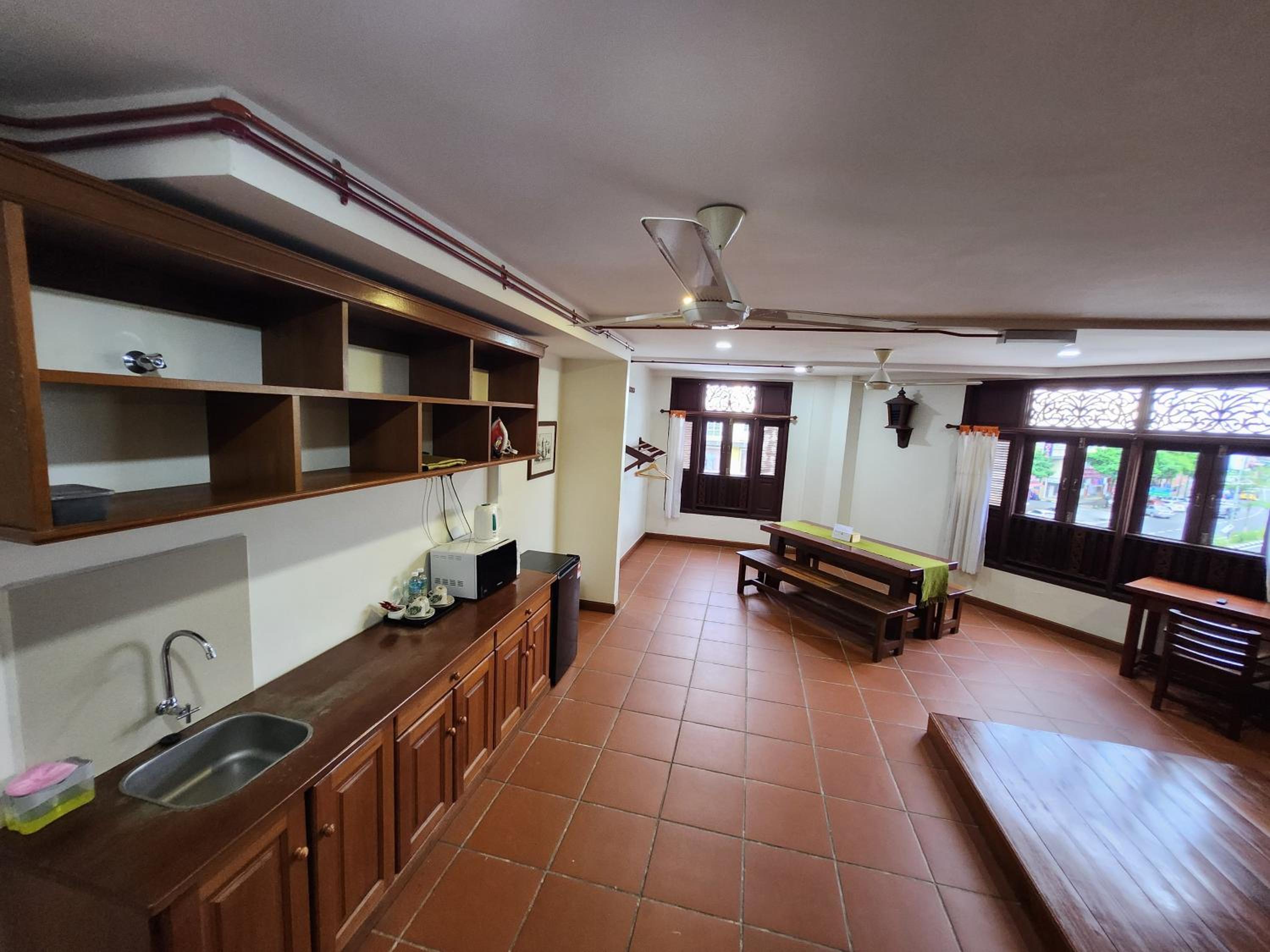 Deluxe Family Suite - Photo 4