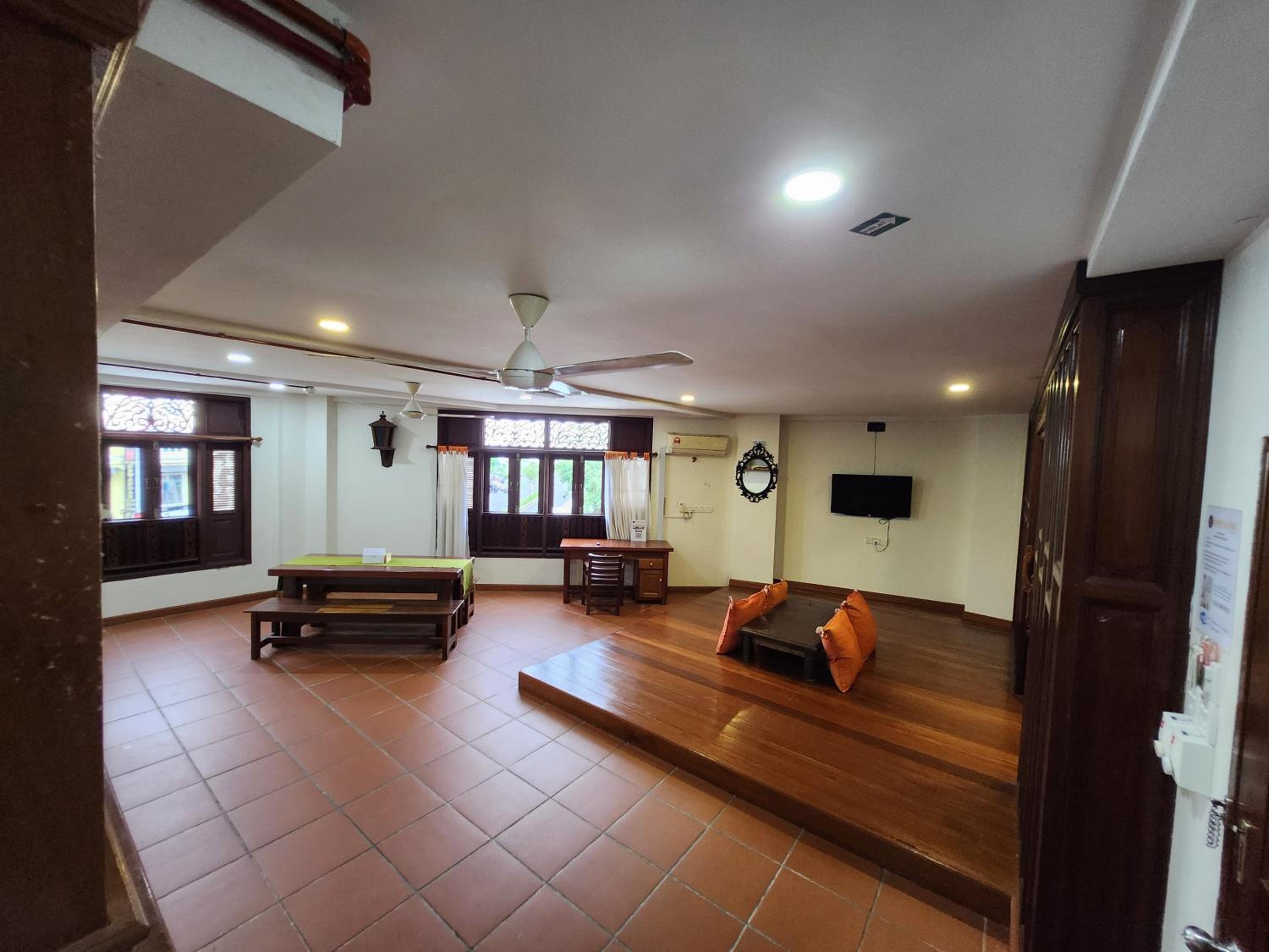 Deluxe Family Suite - Photo 2