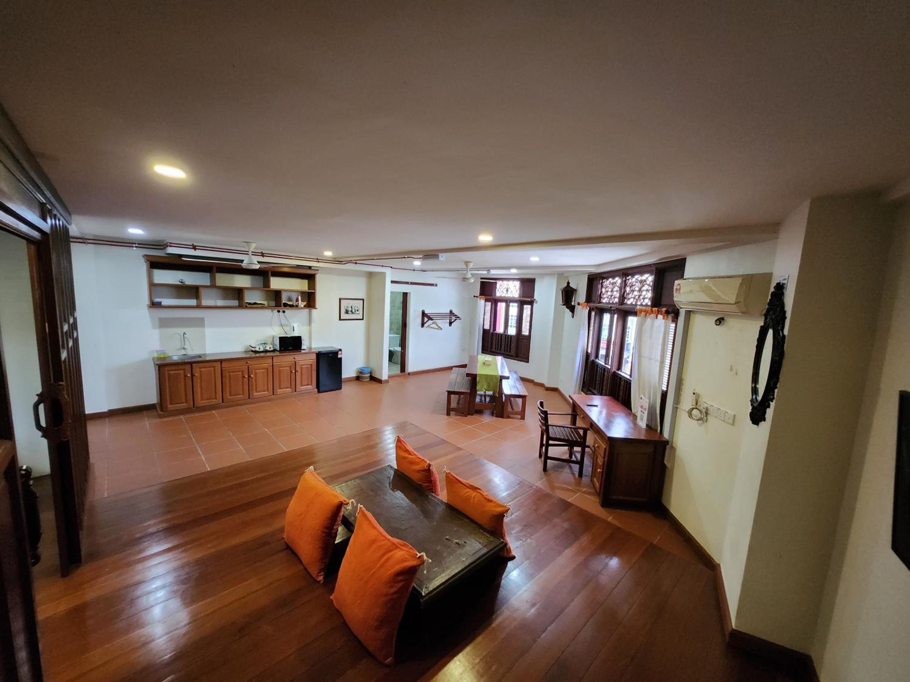 Deluxe Family Suite - Photo 3