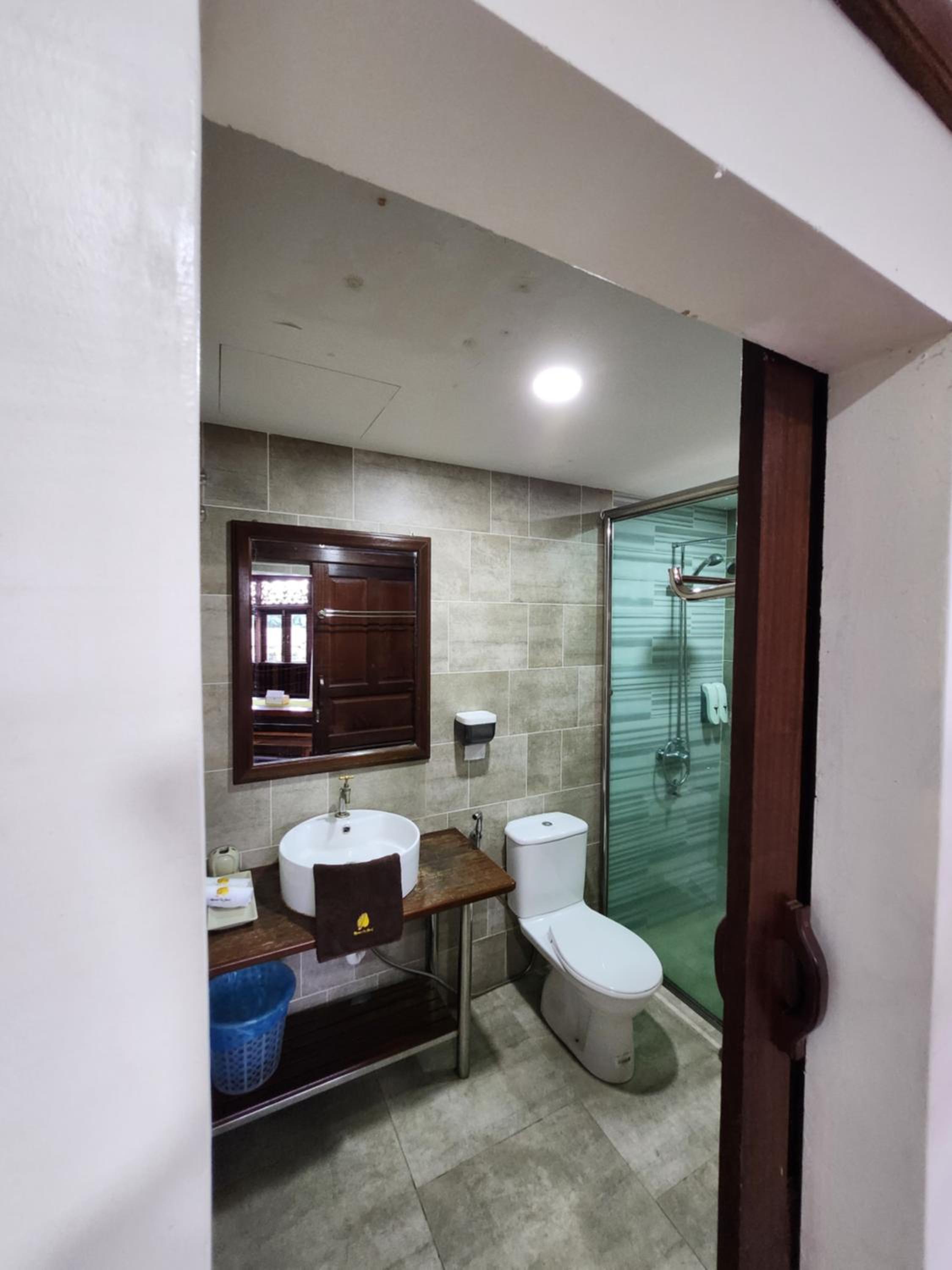 Deluxe Family Suite - Photo 8
