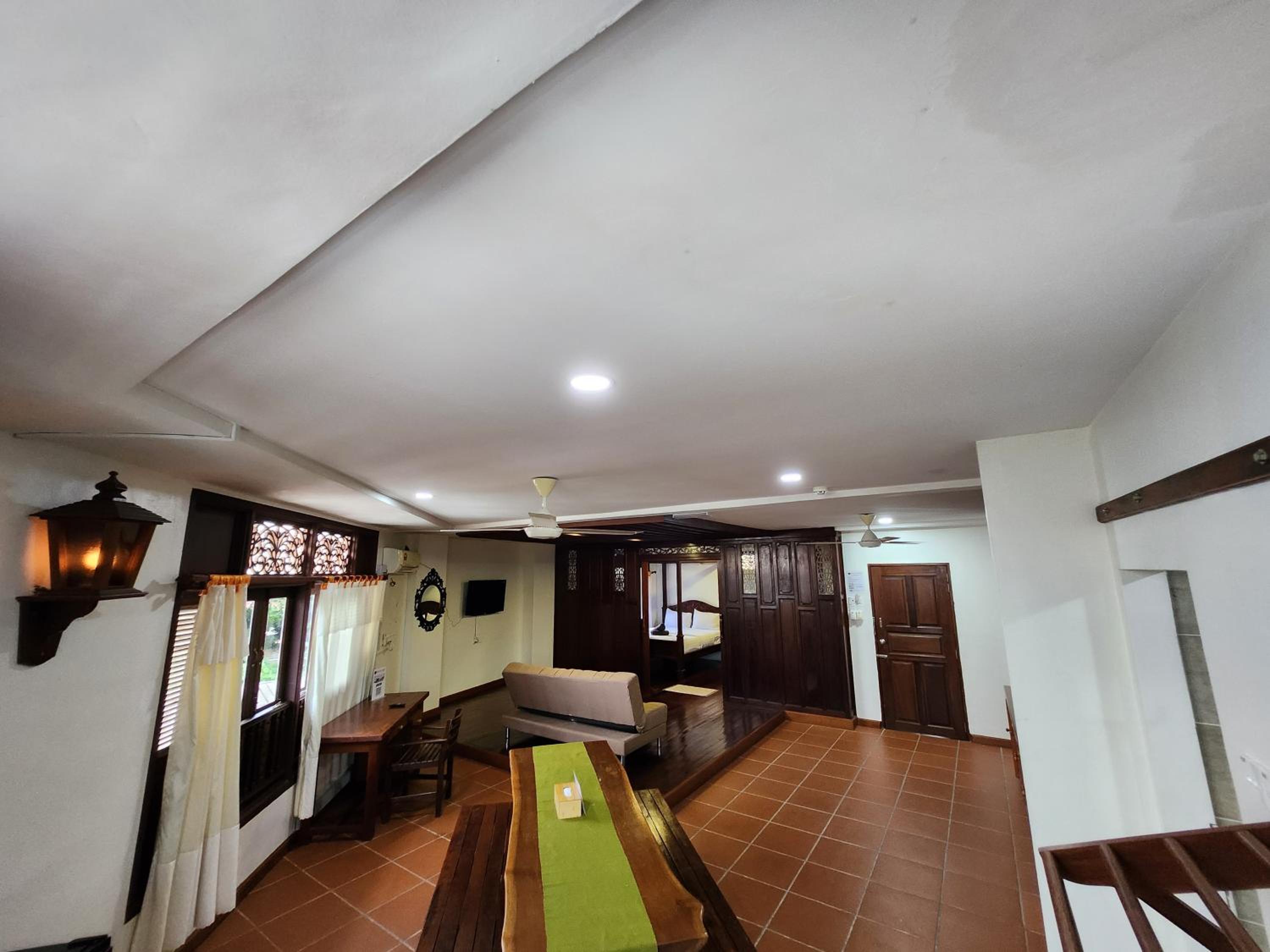 Superior Family Room - Photo 1