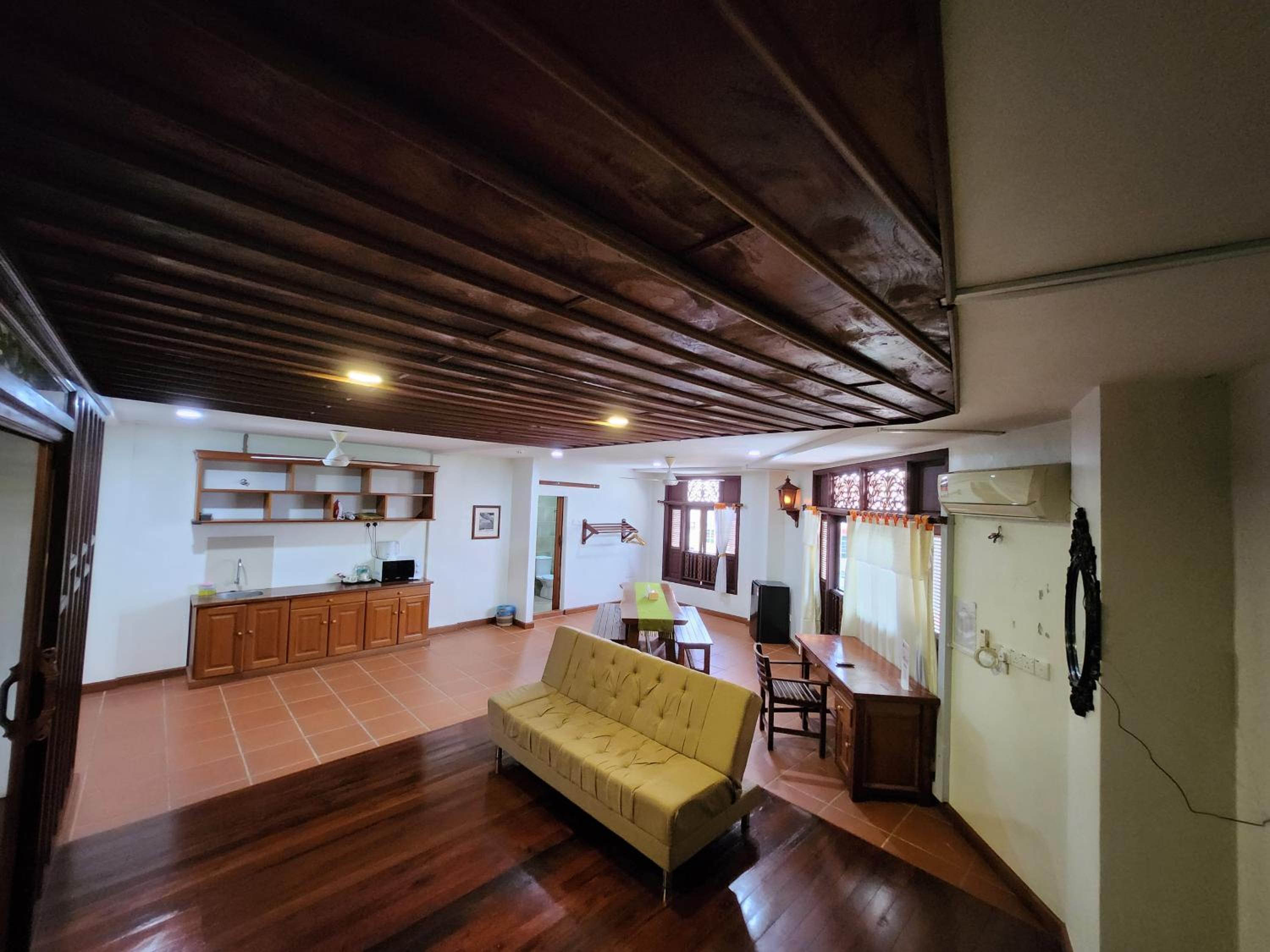Superior Family Room - Photo 3