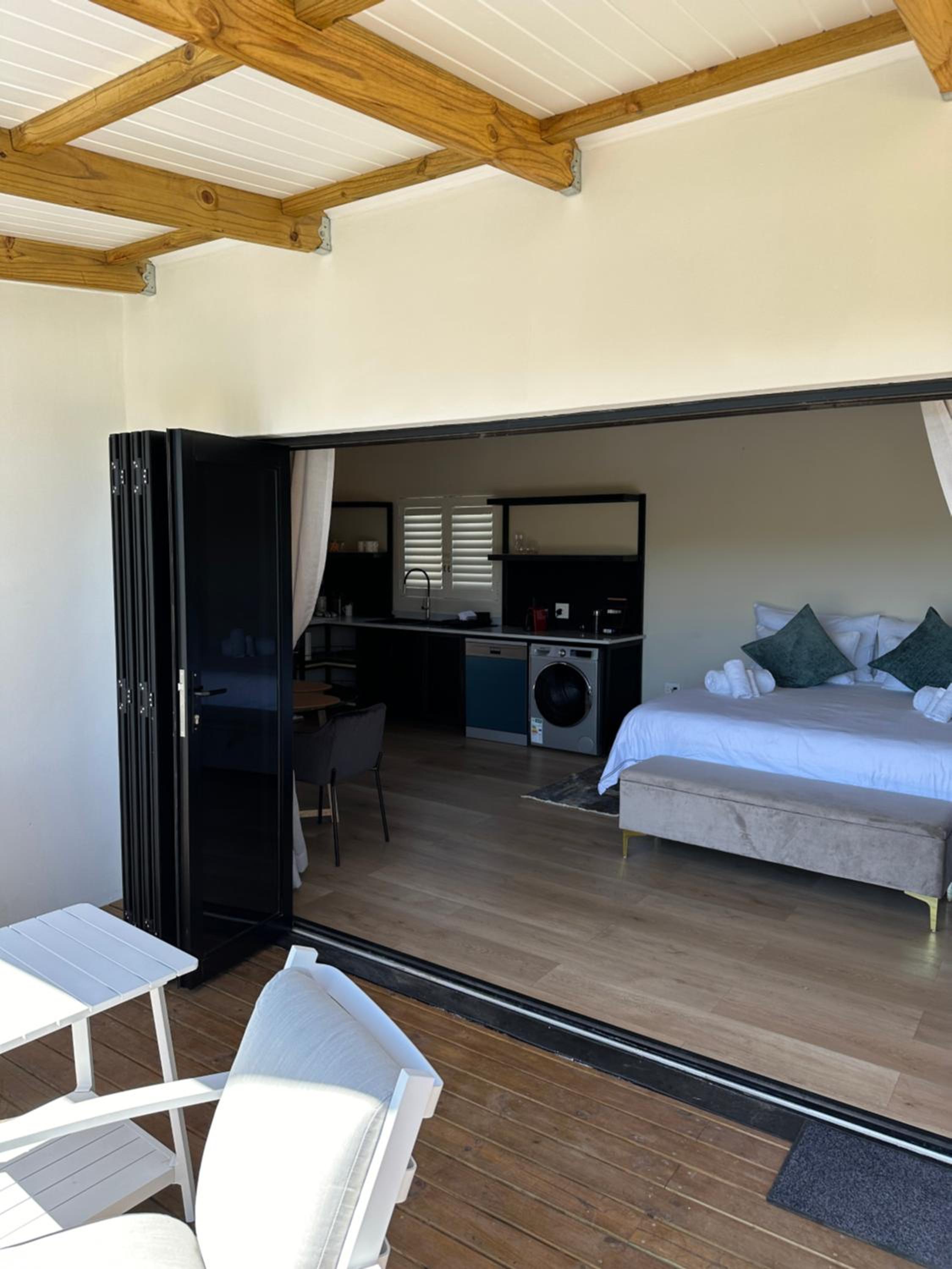 Luxury Villa - Open Plan photo 2