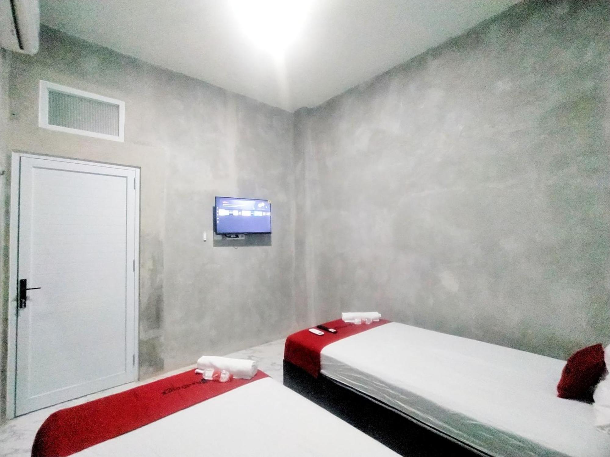 Standard Twin Room - Photo 15