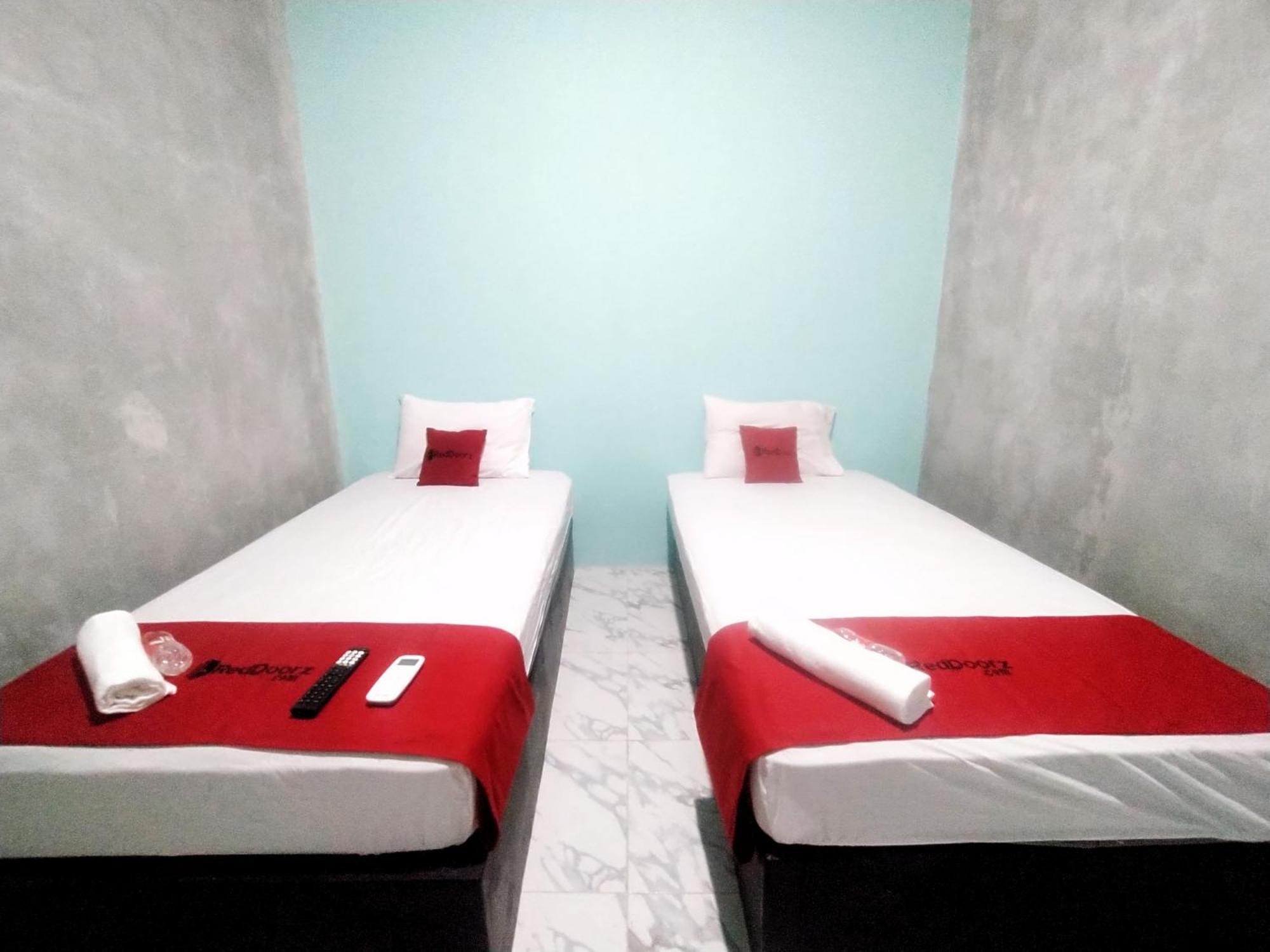 Standard Twin Room - Photo 11