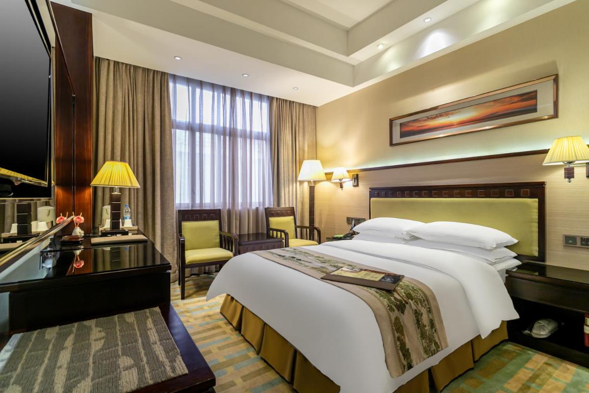 Deluxe Business Queen Room photo 2