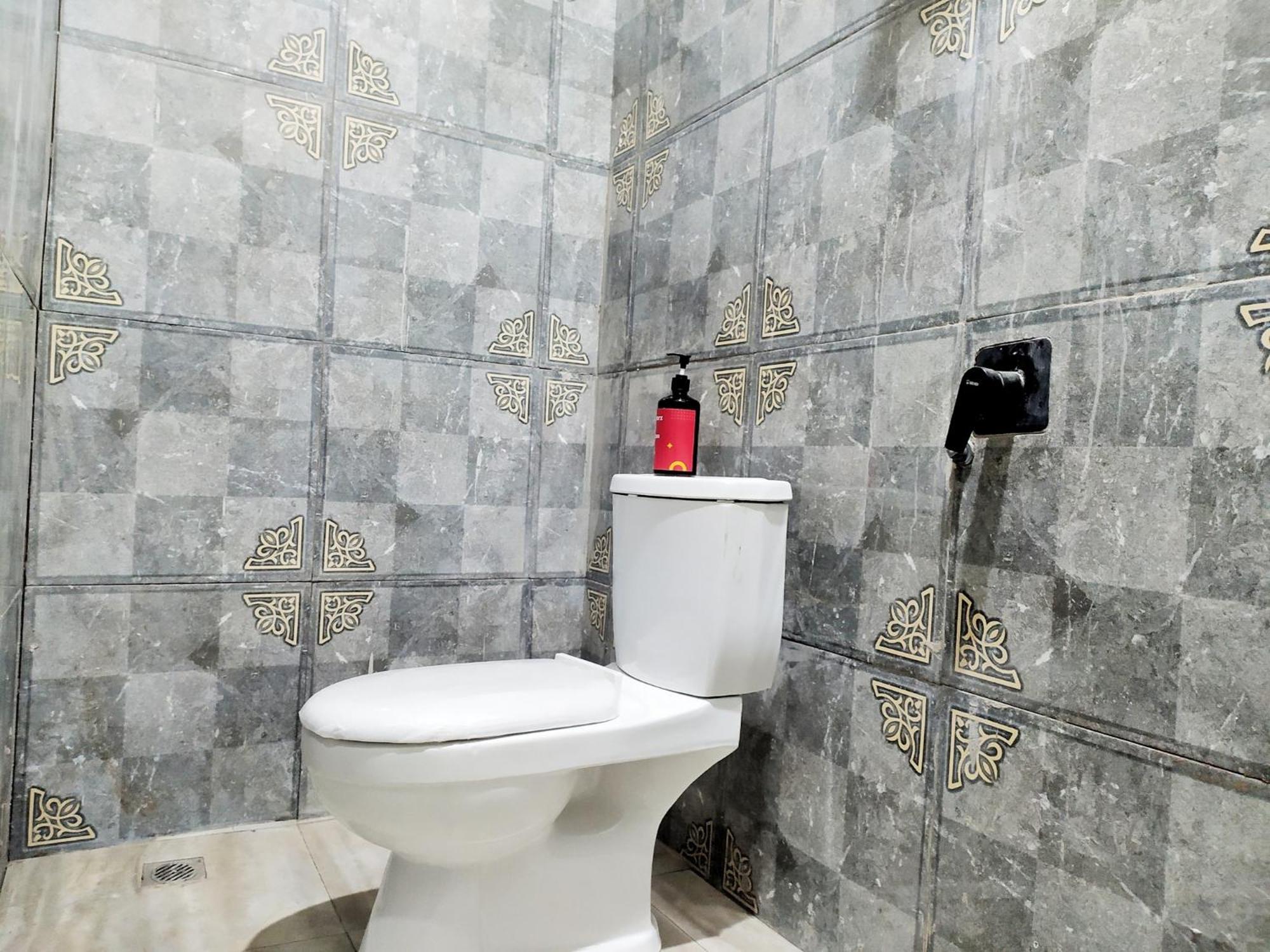 Standard Twin Room - Photo 2