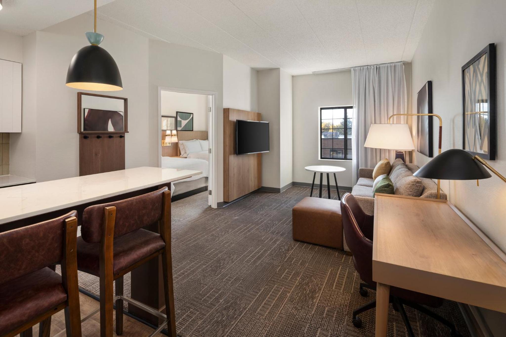 One-Bedroom Suite with Two Double Beds - Photo 8