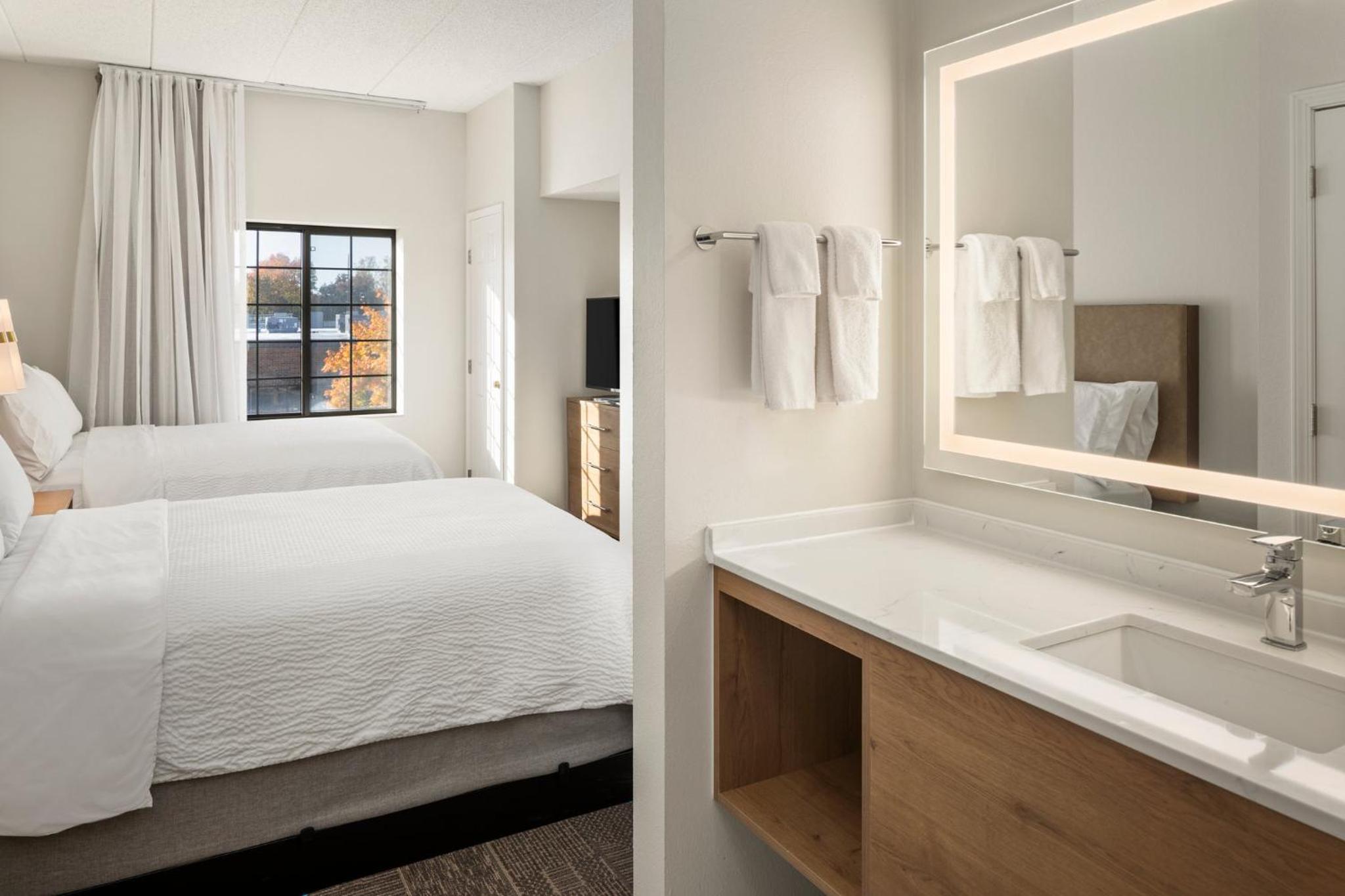 One-Bedroom Suite with Two Double Beds - Photo 1