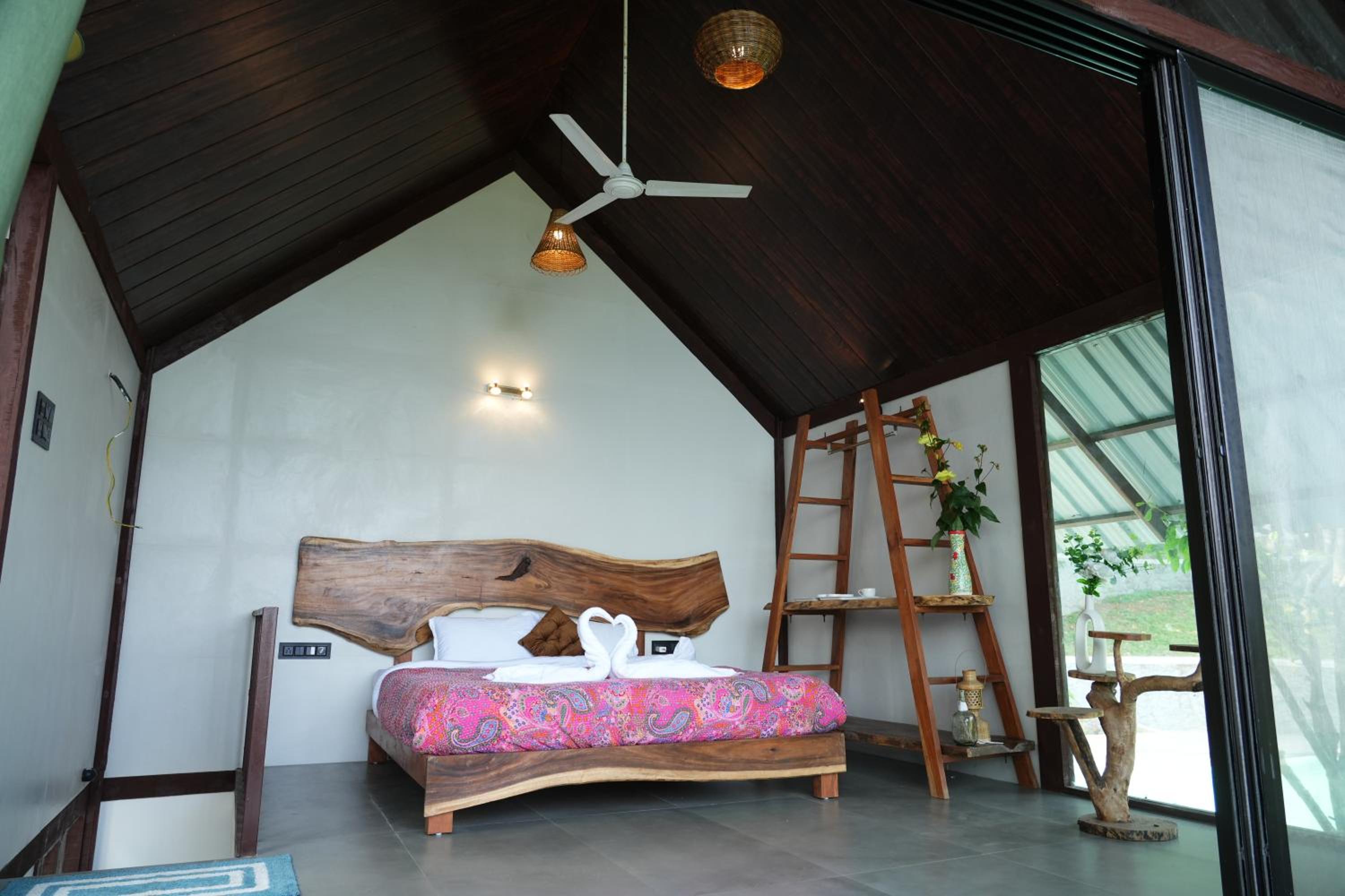 Standard Room with Mountain View