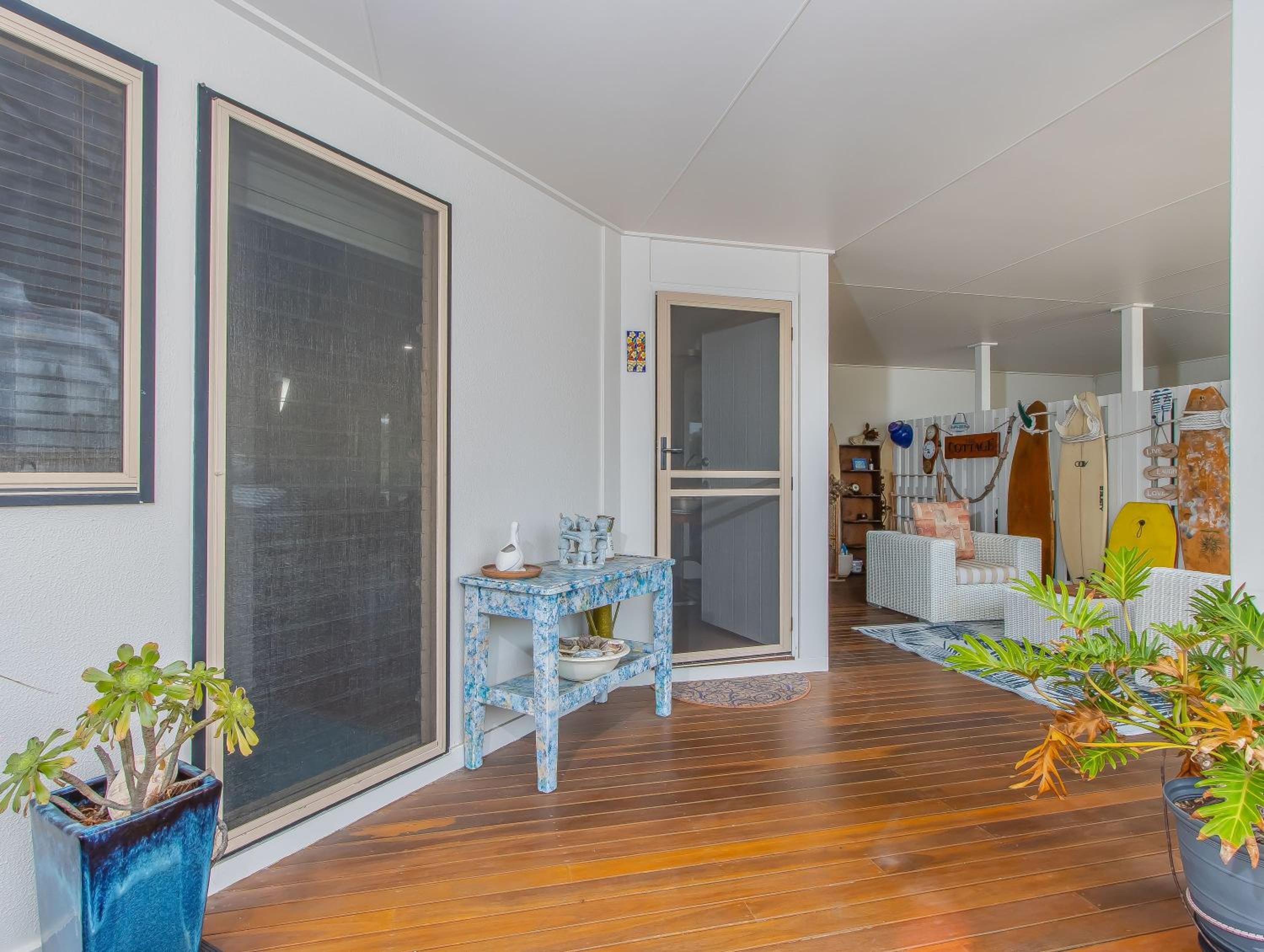 One Bedroom Upstairs Garden Apartment photo 2