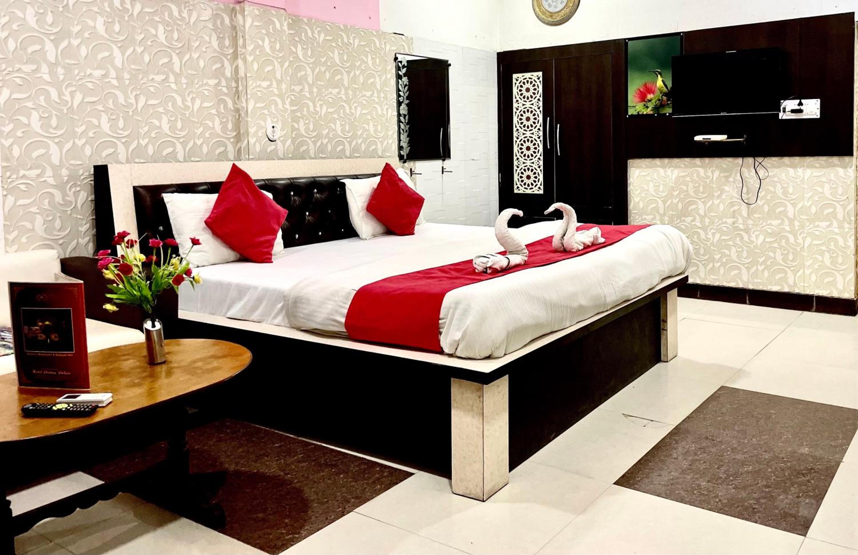 Deluxe Double Room (2 Adults + 1 Child)
