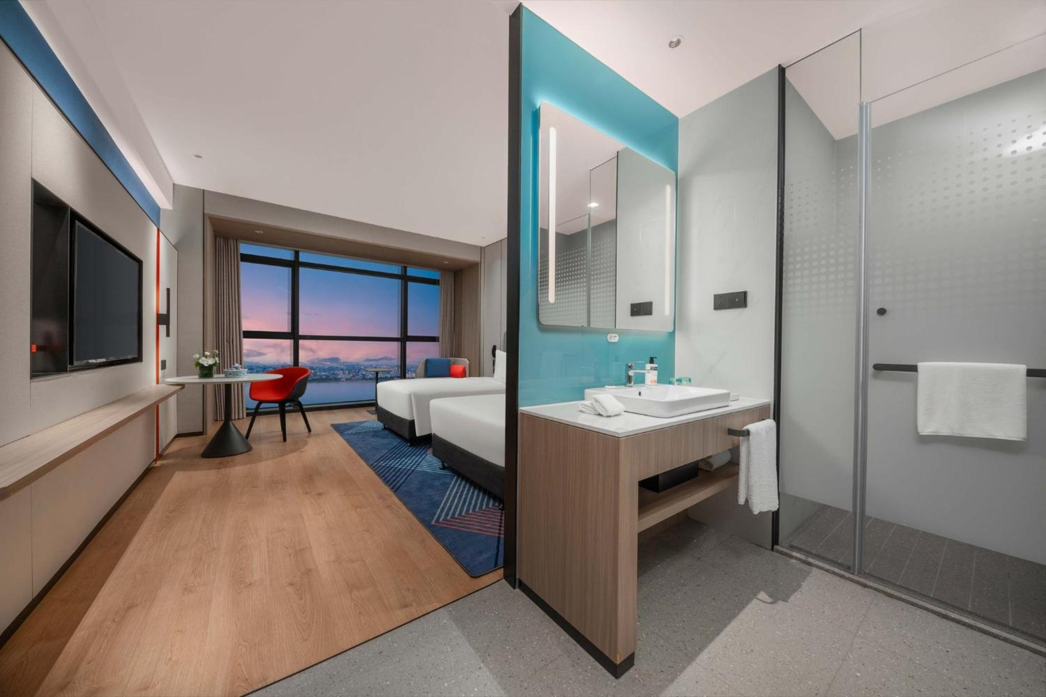 Standard Twin Room with Extra Floor Space and River View photo 2