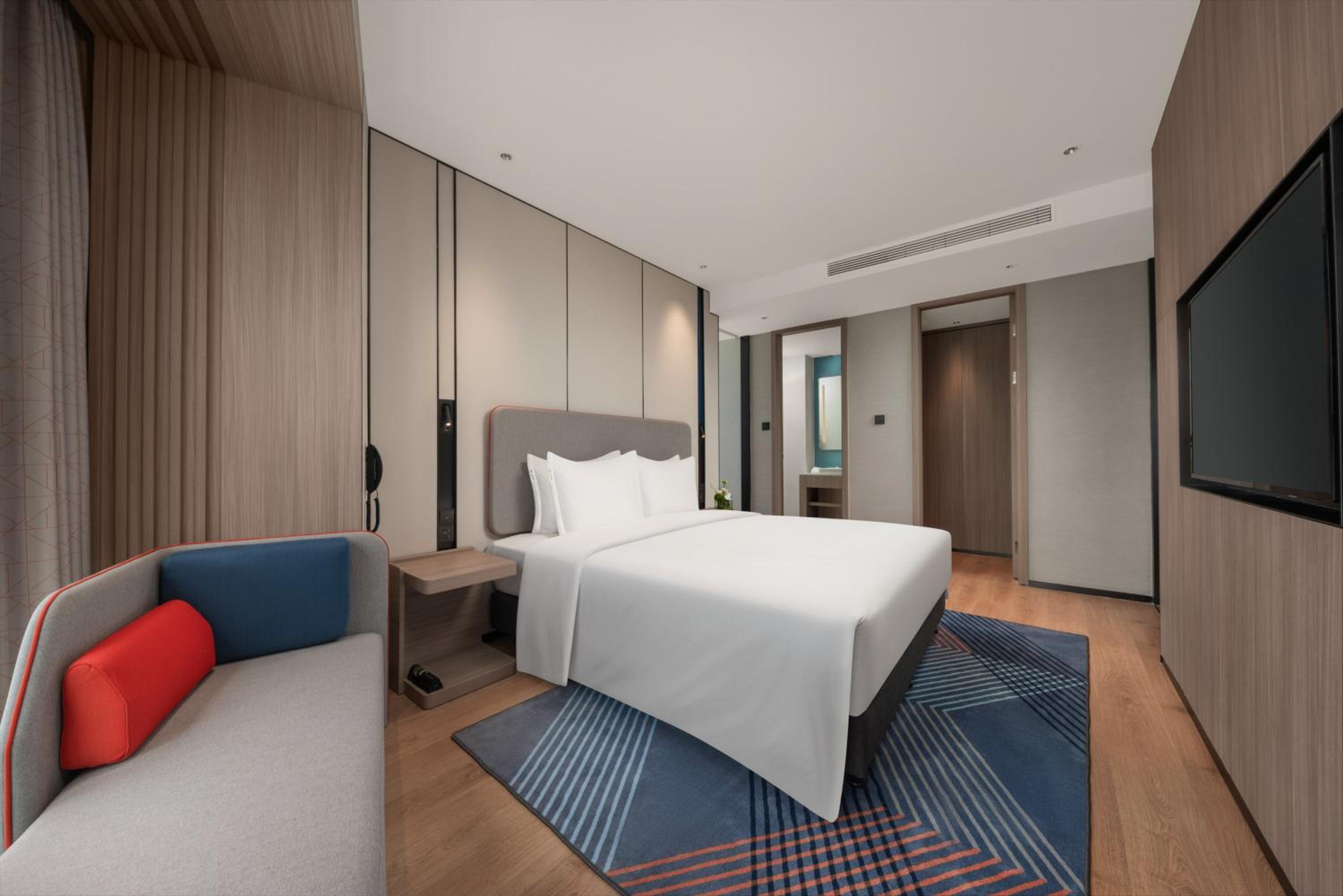 One-Bedroom Suite with River View photo 3
