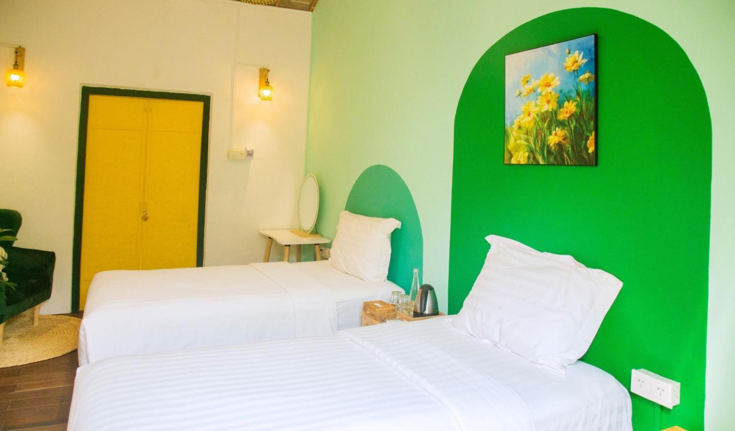 Yellow Room photo 1