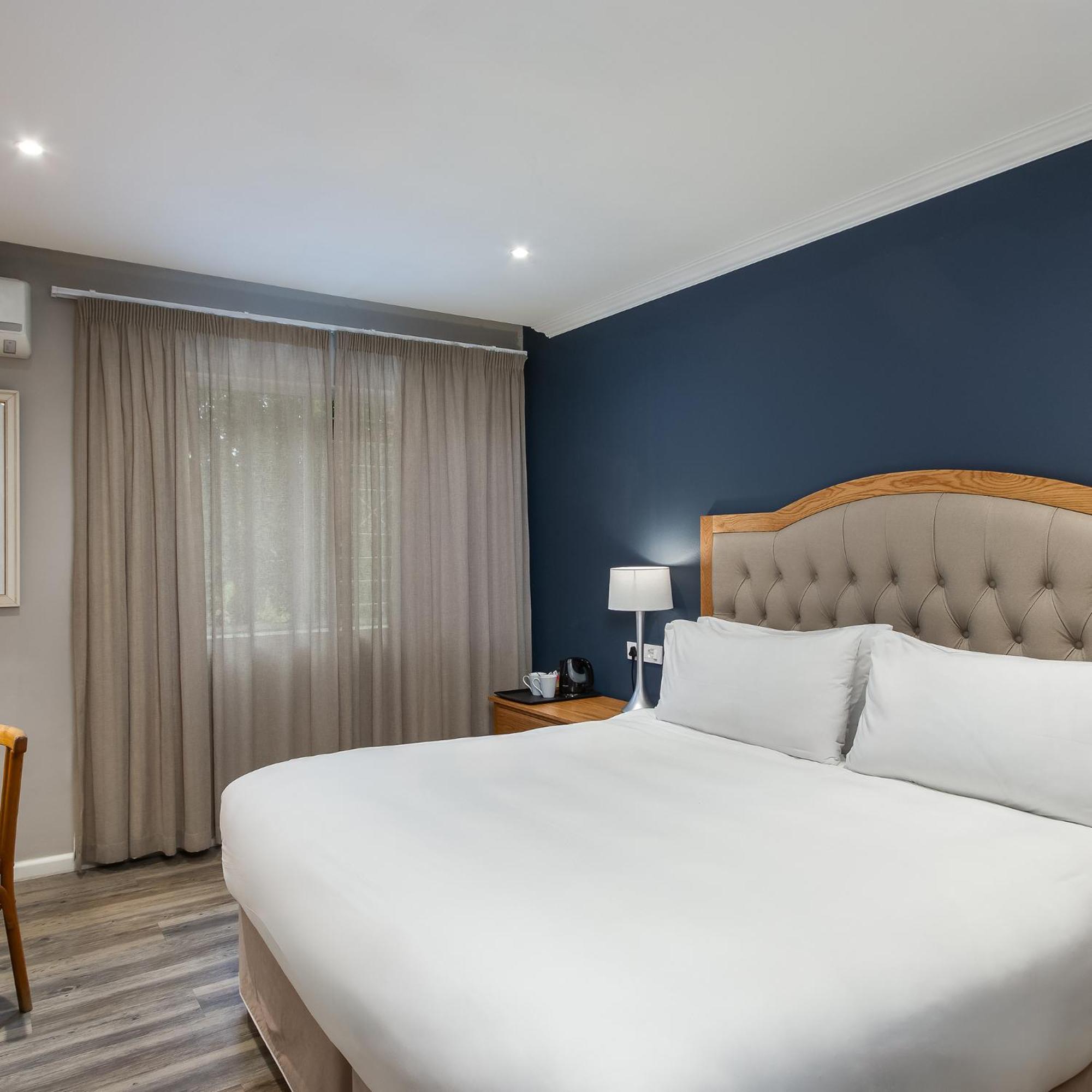 Standard King Room - Photo 5