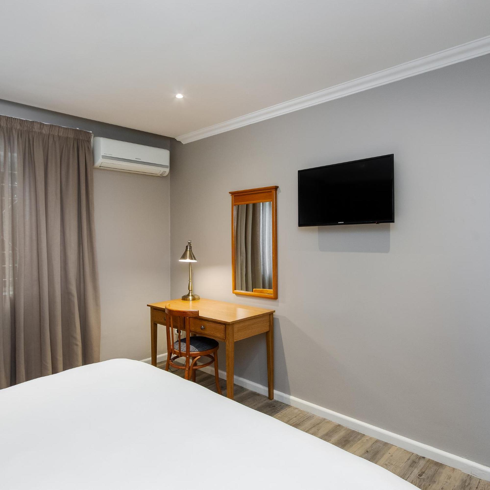 Standard King Room - Photo 4
