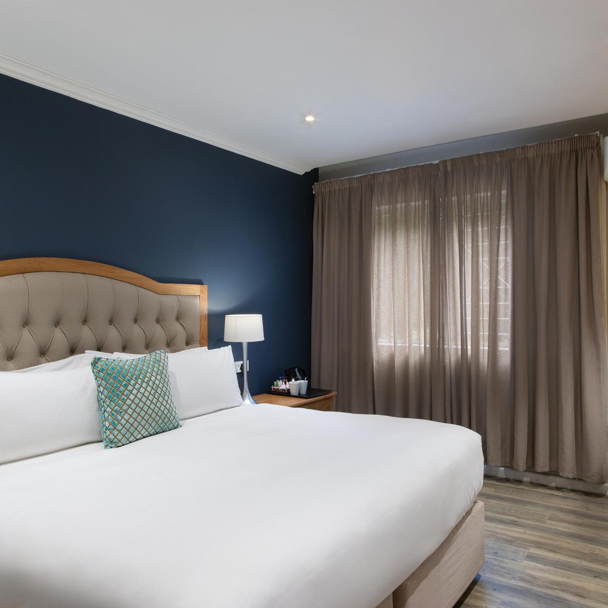 Standard King Room - Photo 7