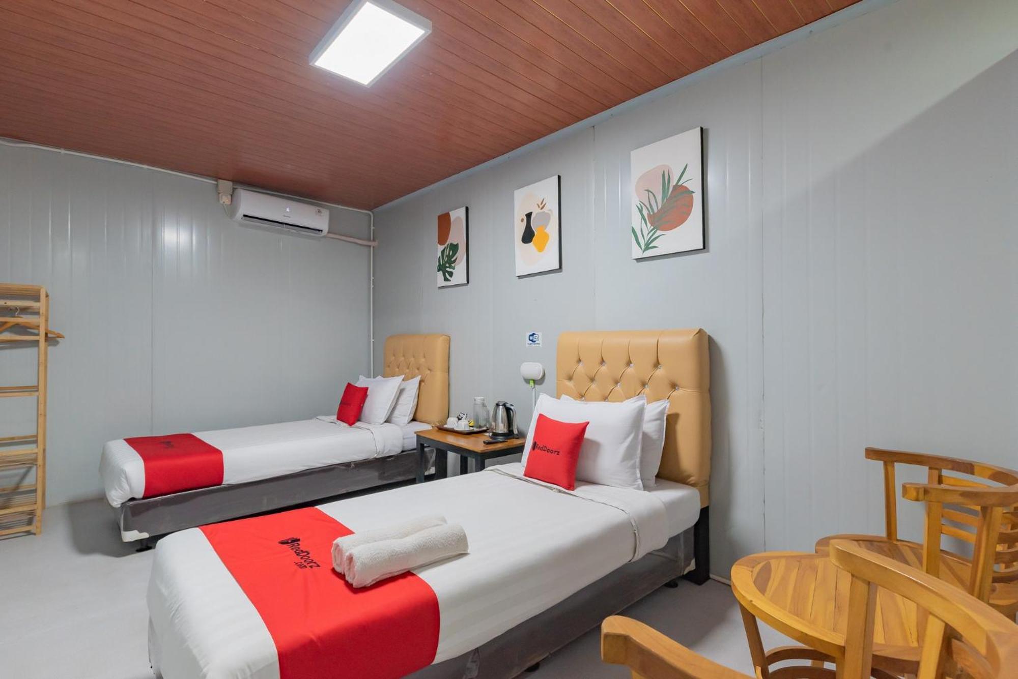 Twin Room - Photo 2
