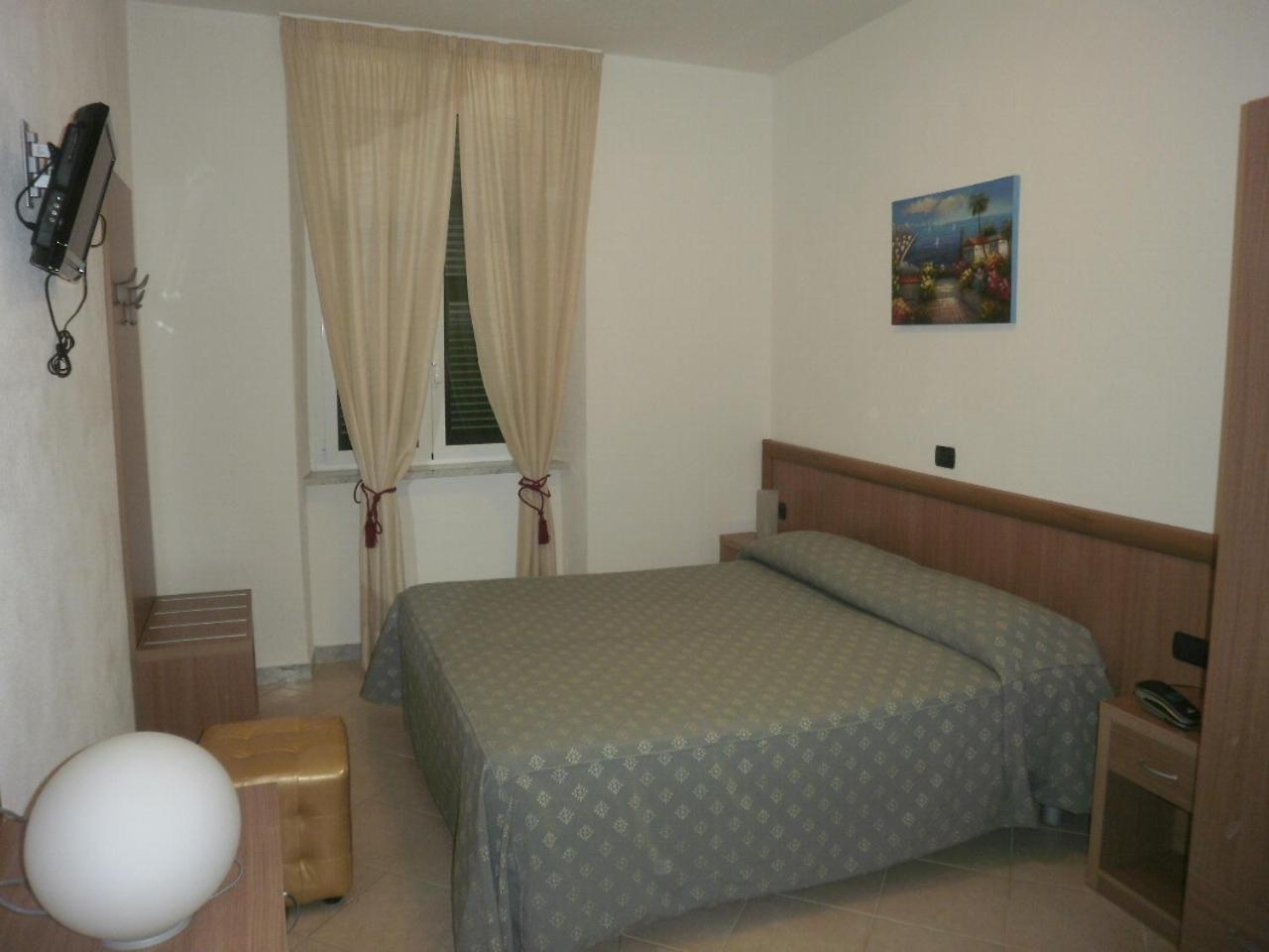 Double Room - Photo 8