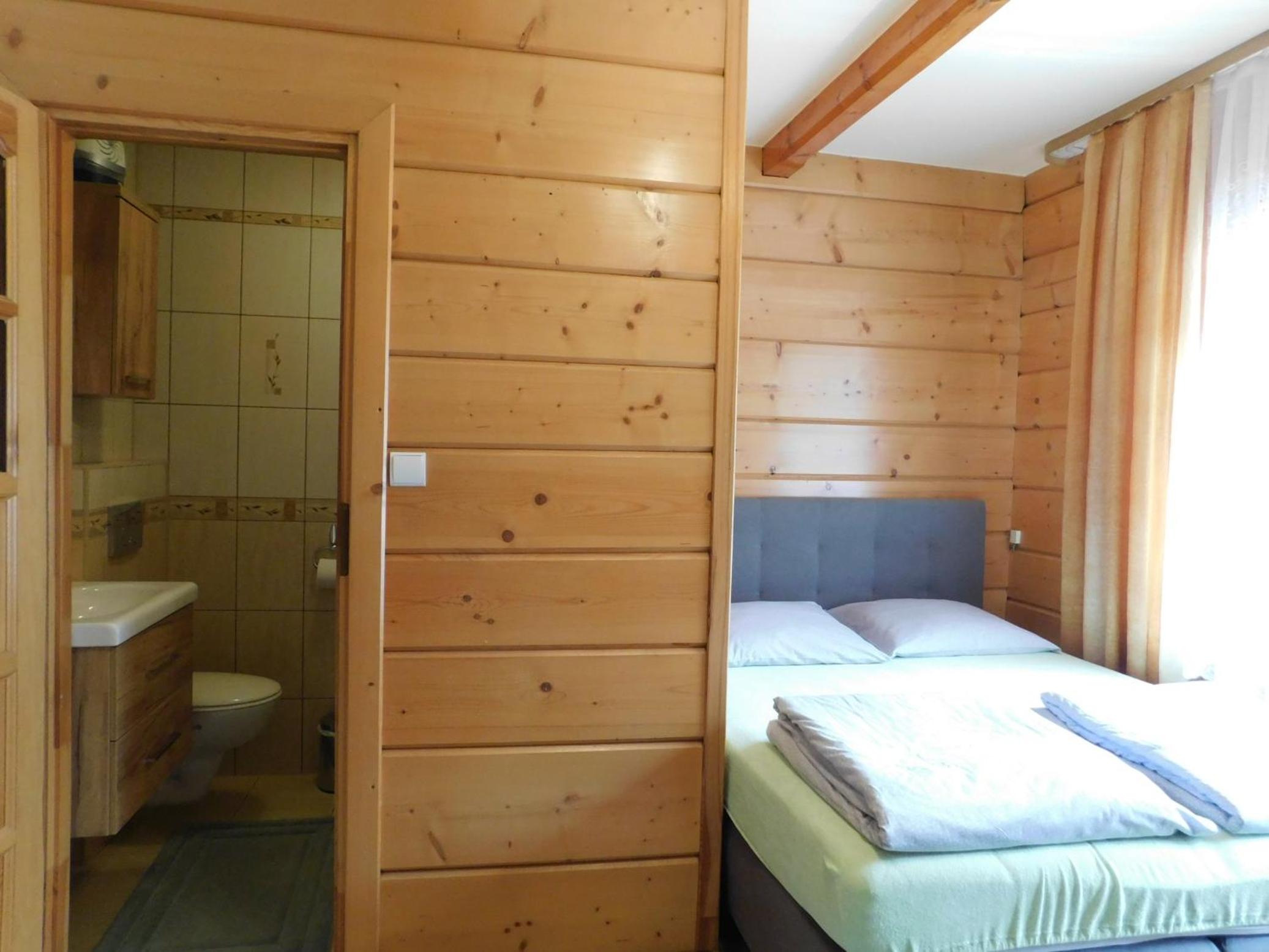 Standard Double Room with Fan - Photo 2