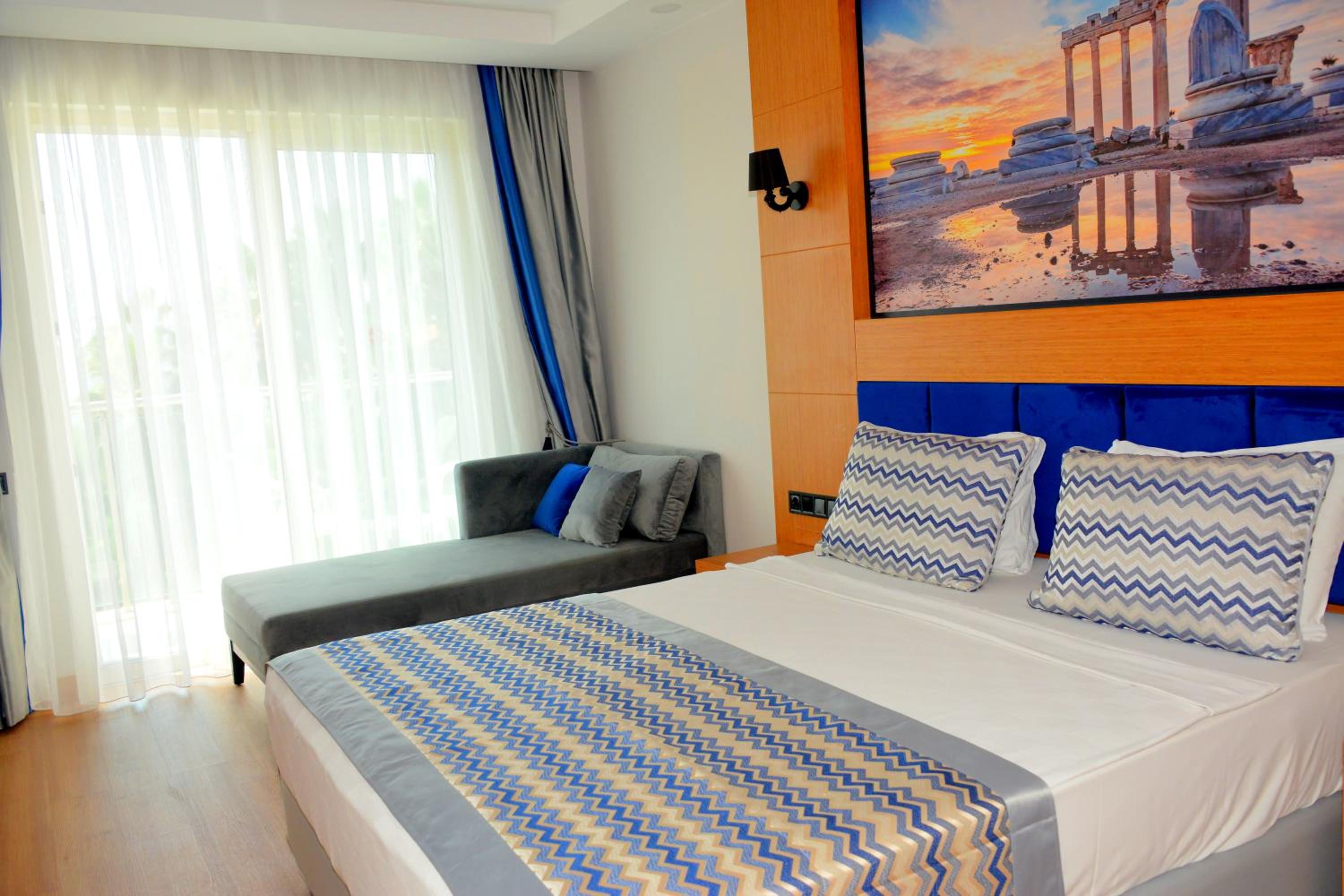 Standard Double or Twin Room - Photo 2