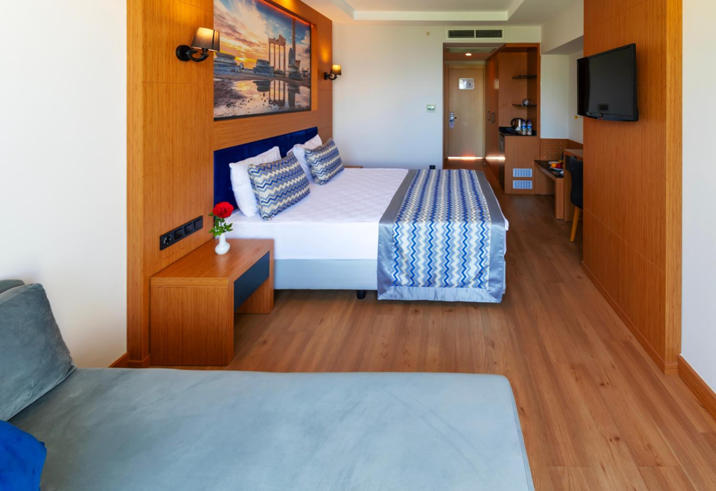 Standard Double or Twin Room - Photo 6