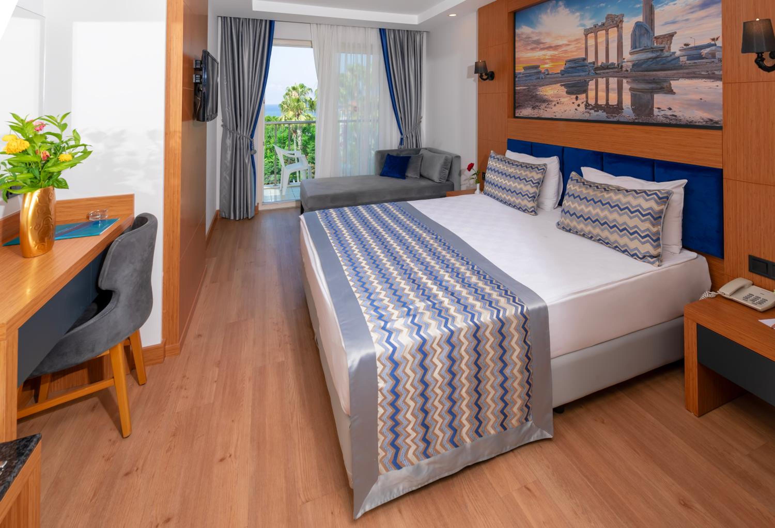 Standard Double or Twin Room - Photo 4