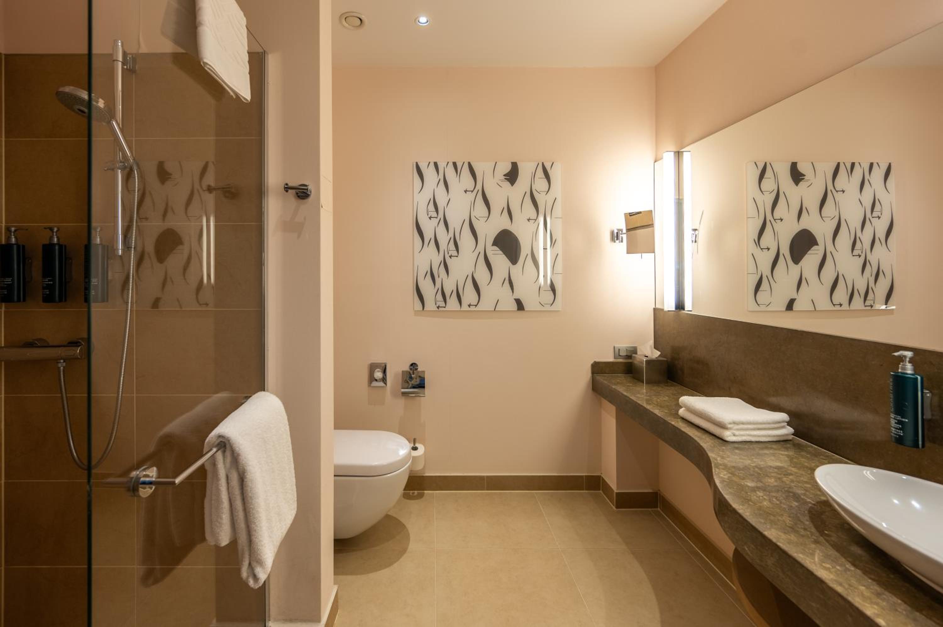 King Room with View - Photo 3