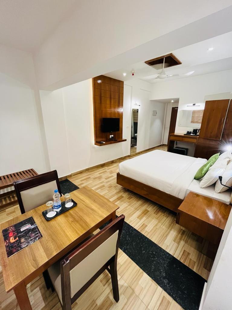 Deluxe King Room photo 2