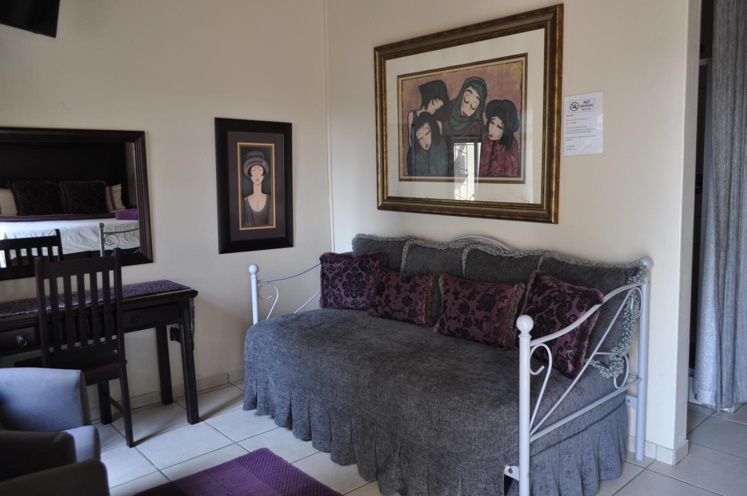 Mini Family Room photo 1