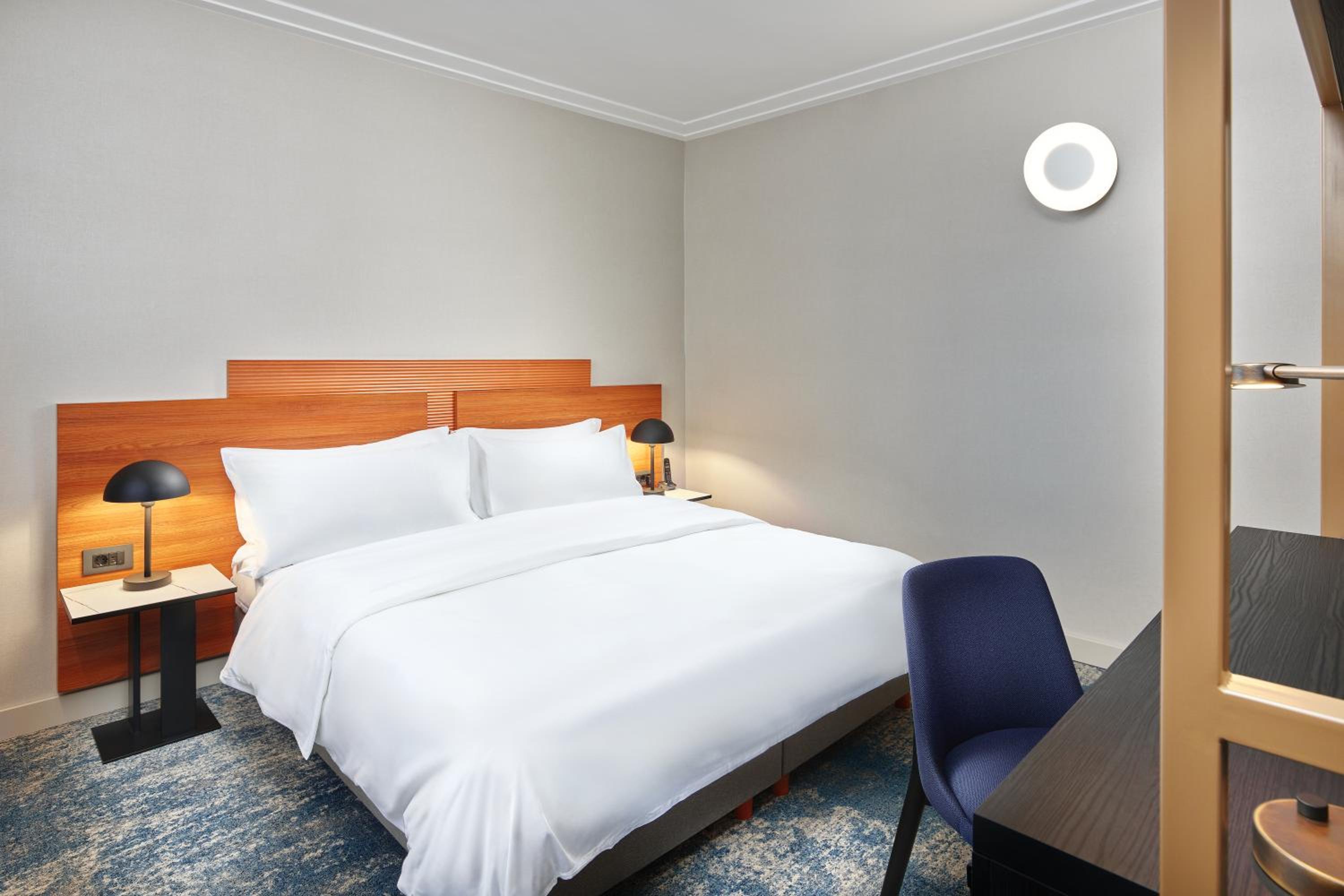 Deluxe Room with Sofa Bed - Photo 10
