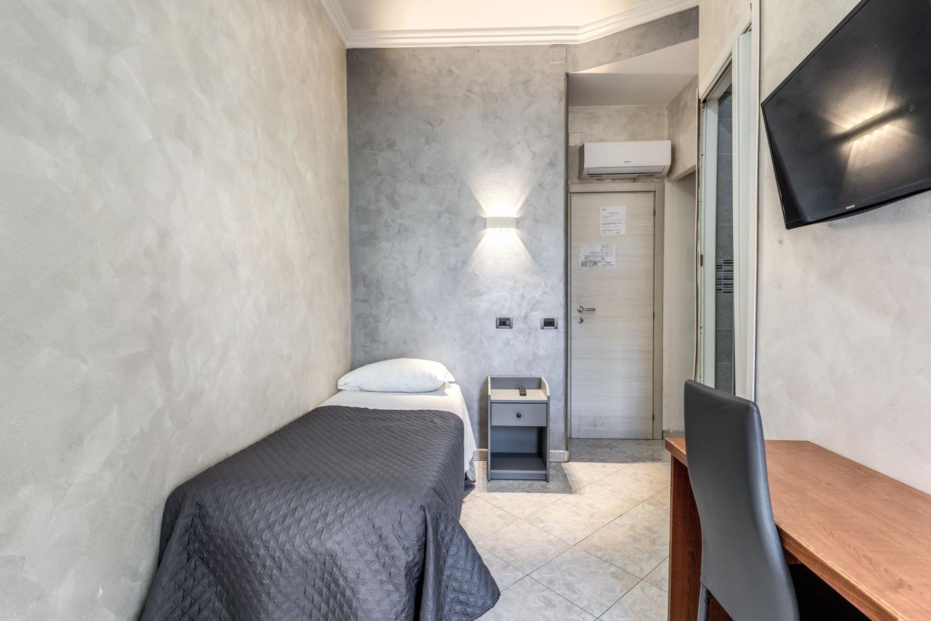 Single Room photo 2