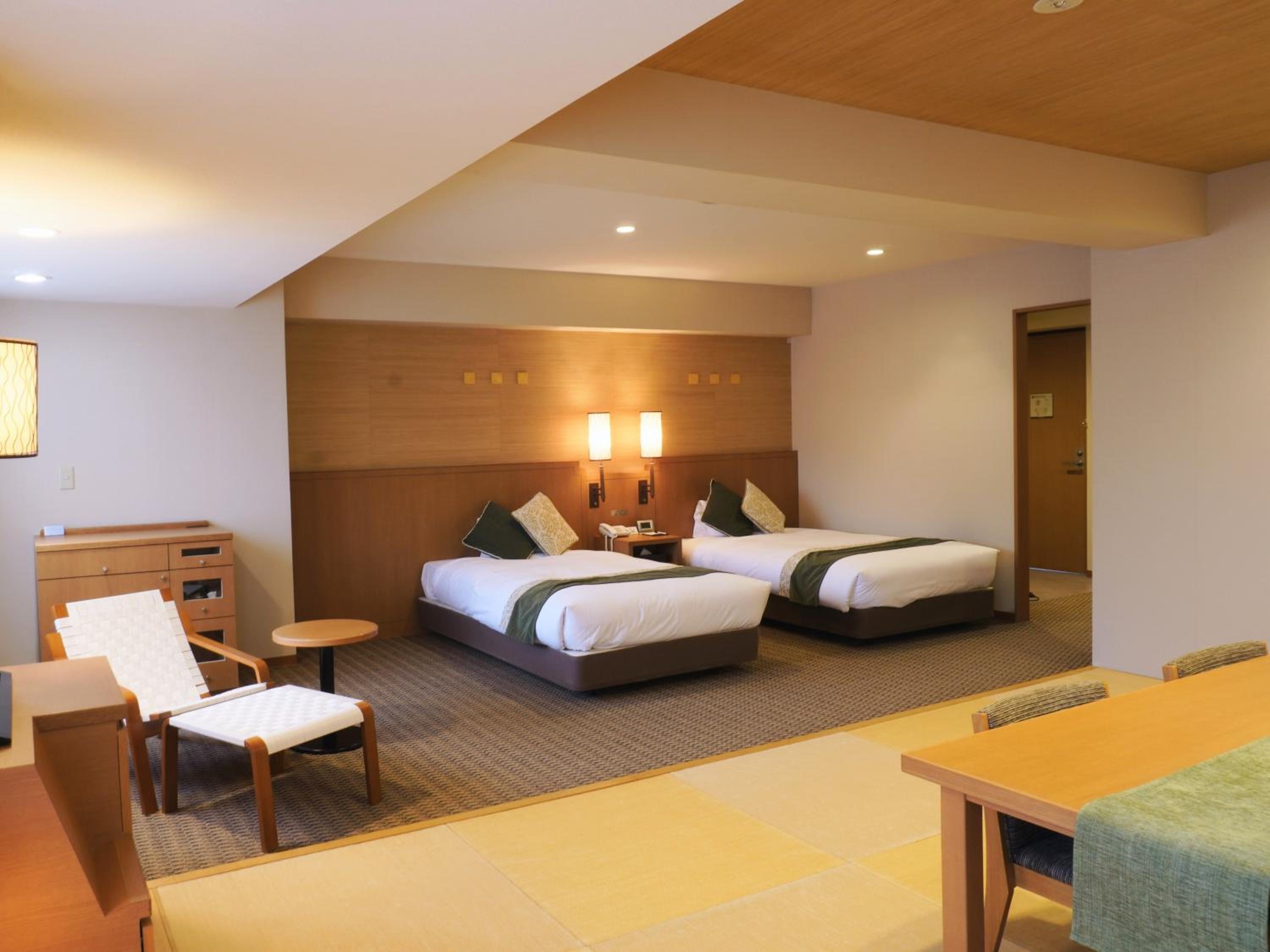 Deluxe Japanese-Western-Style with 2bedrooms- Smoking