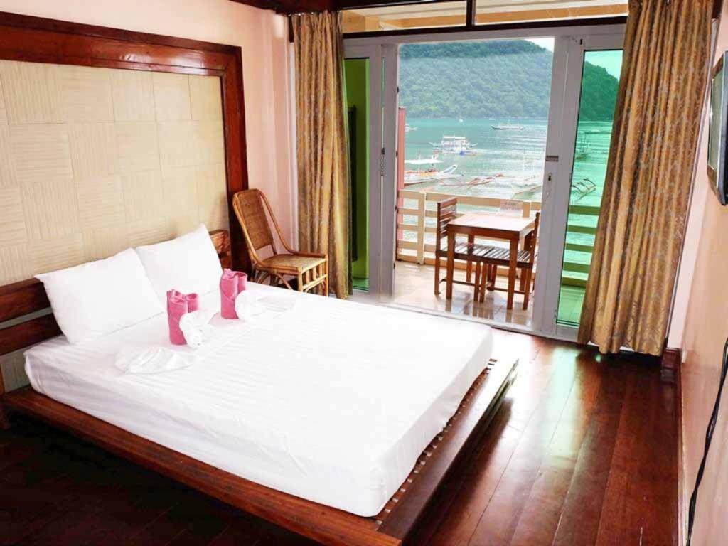 Deluxe Sea View photo 1