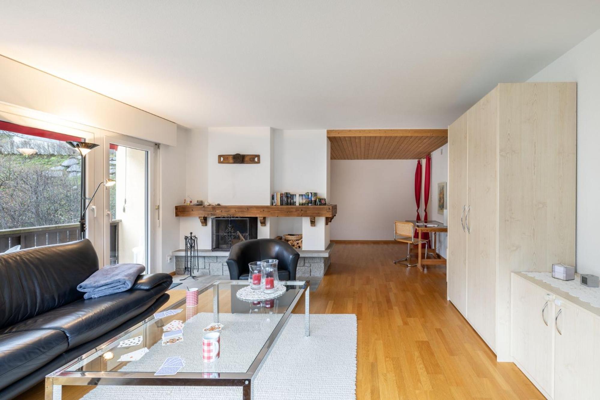 Apartment with Mountain View photo 2