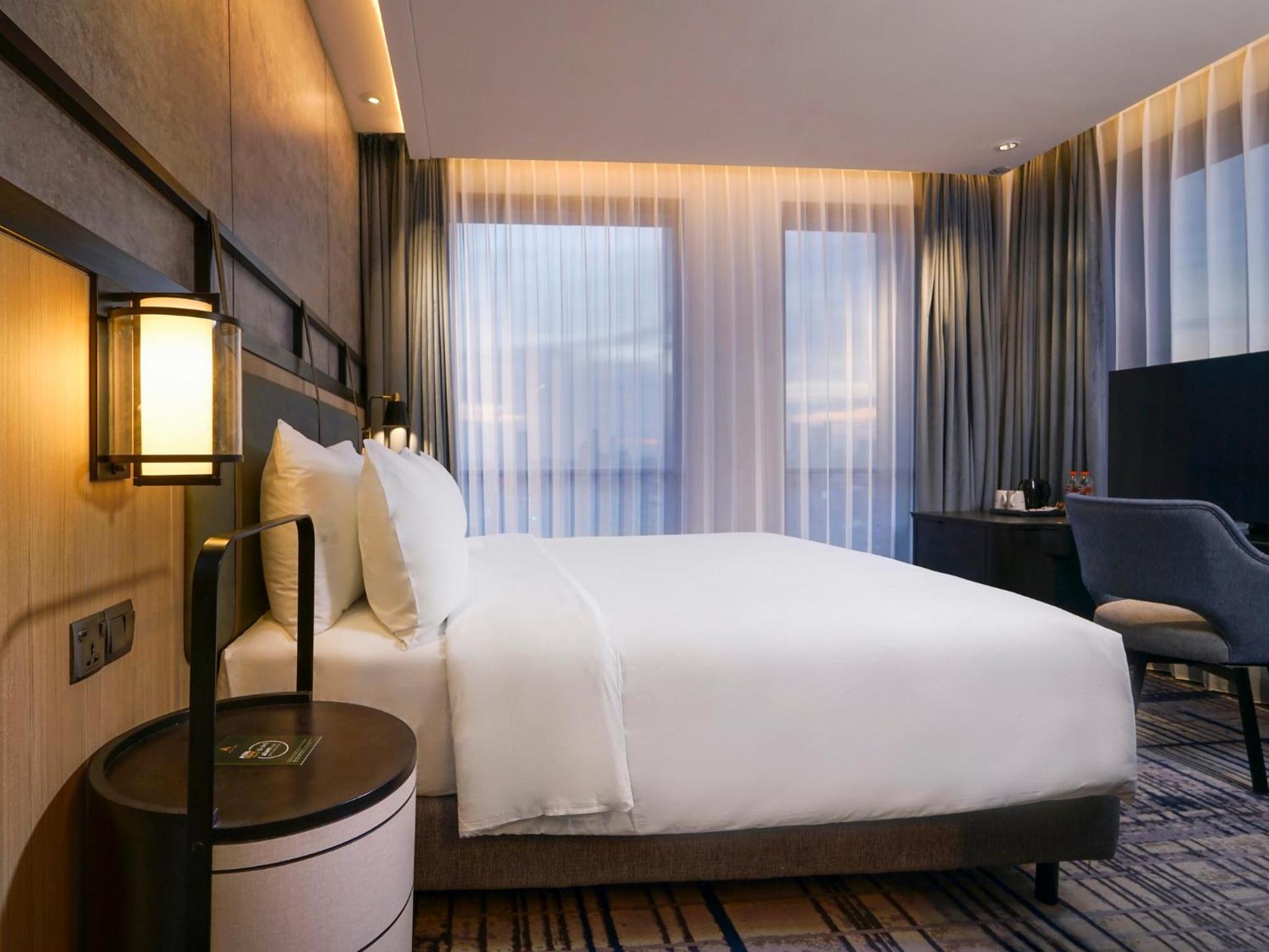 Deluxe Twin Room - City Side