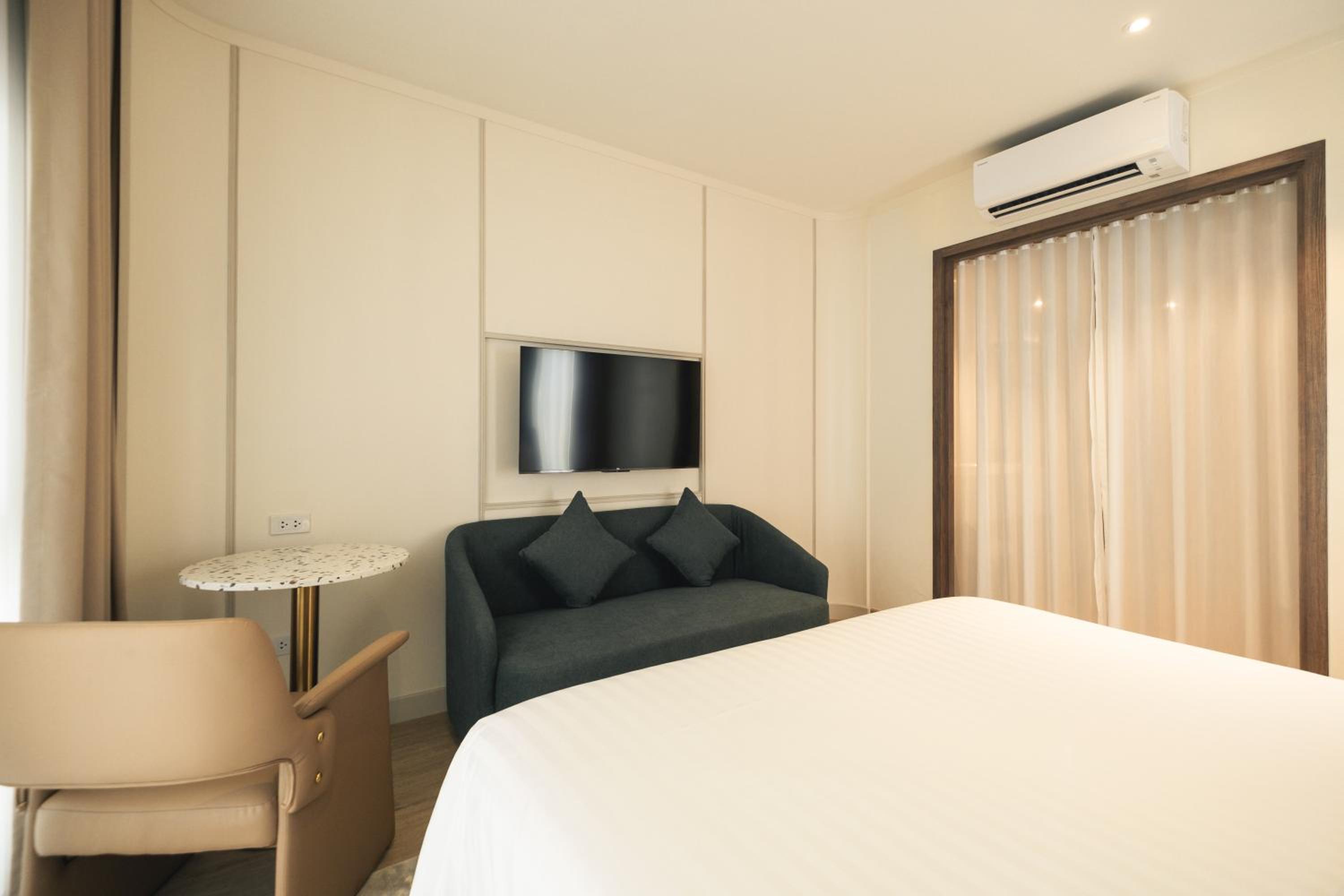 Deluxe Queen Room - Photo 4
