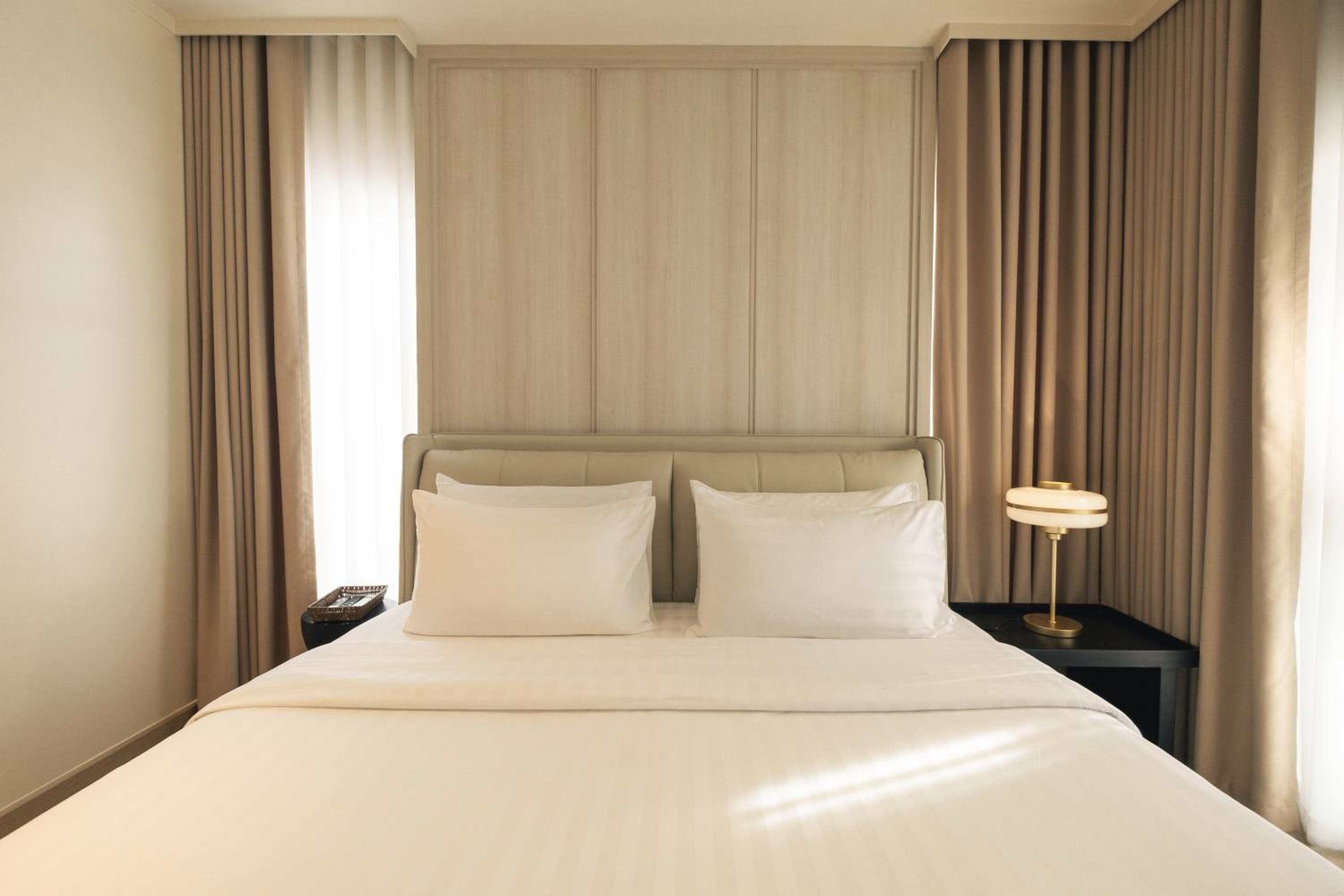 Deluxe Queen Room - Photo 3