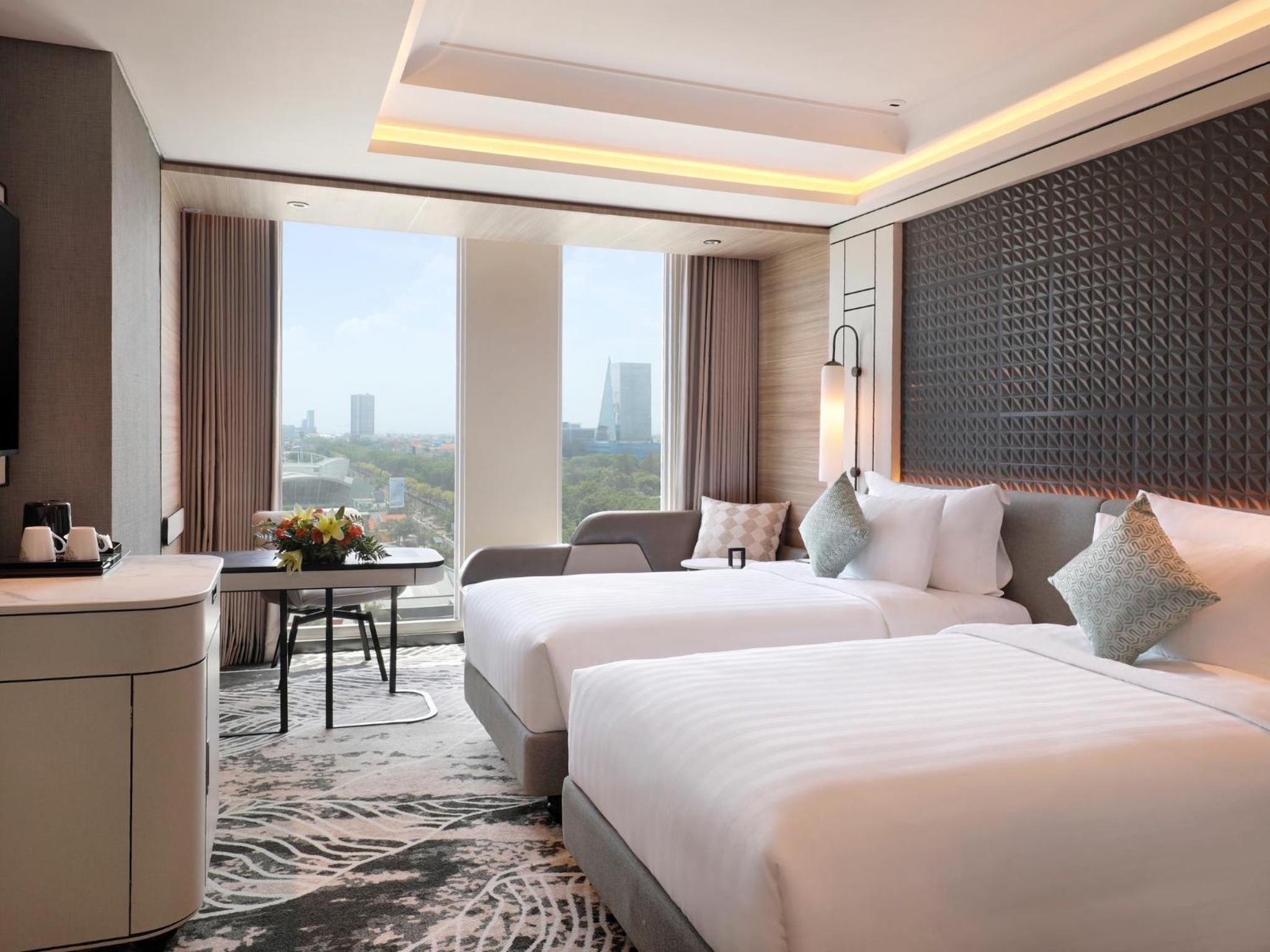 Deluxe Twin Room with City View - Photo 1