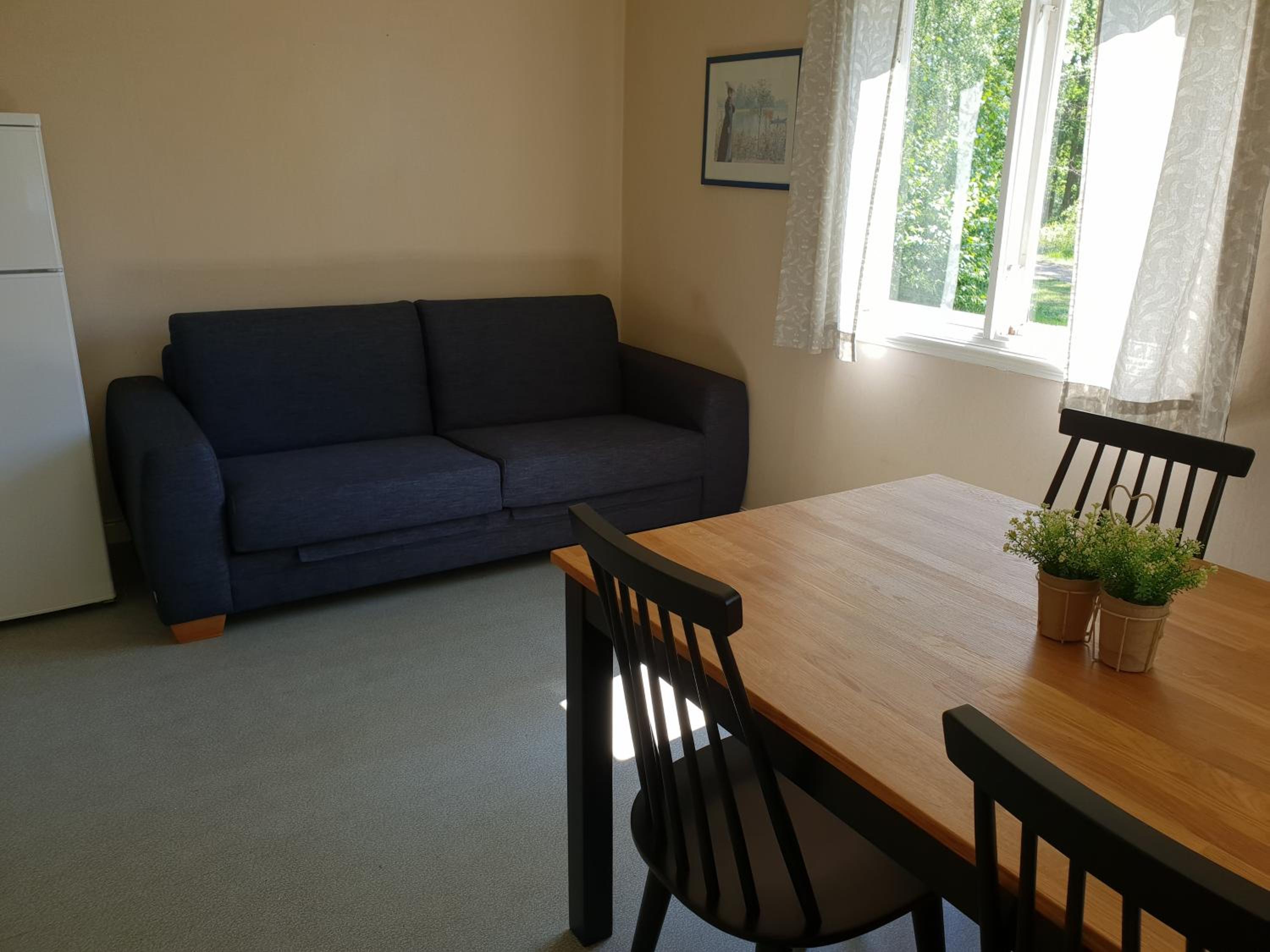 Small One-Bedroom Cottage (4 Adults)