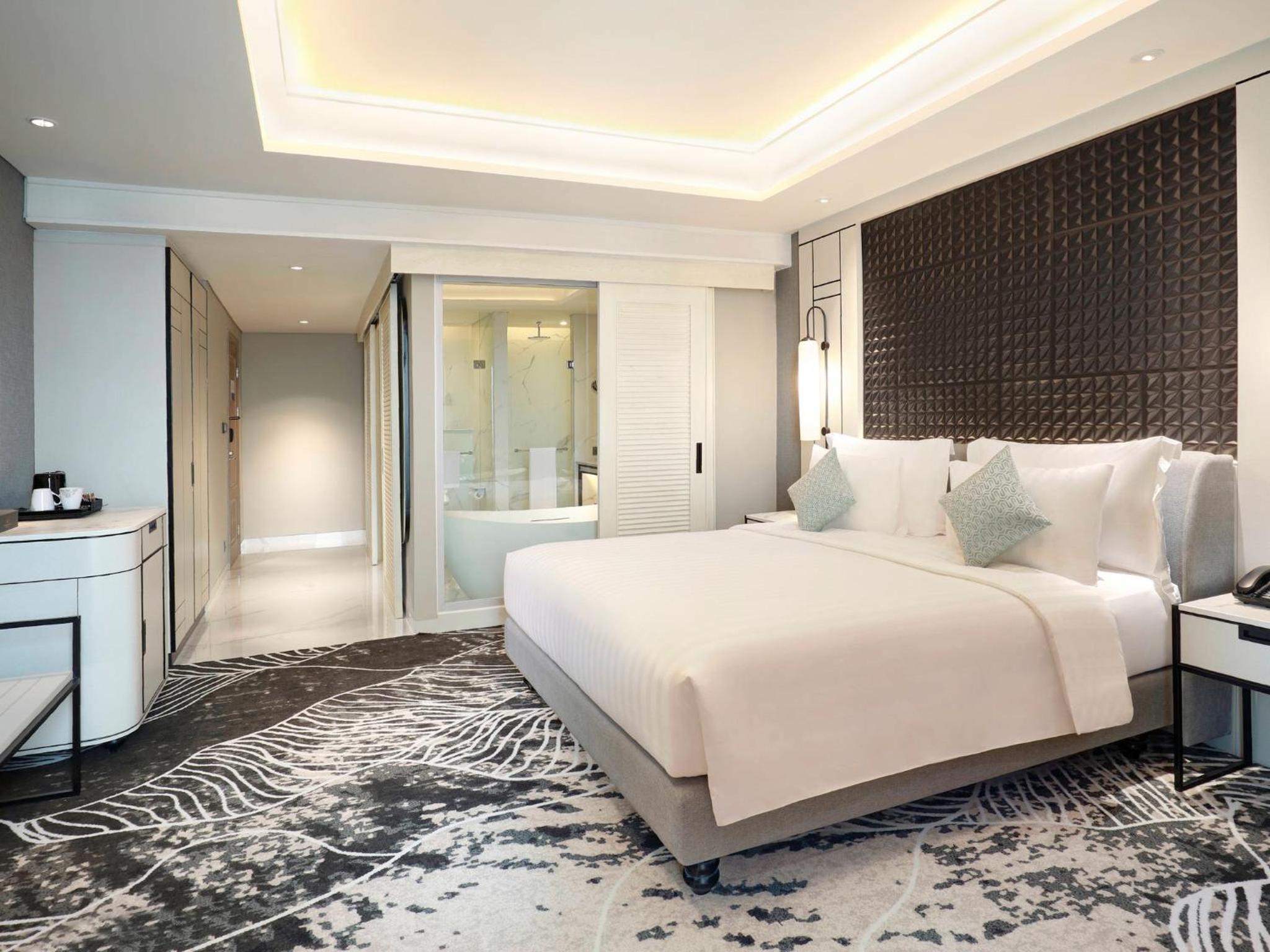 Executive King Room with City View - Photo 1