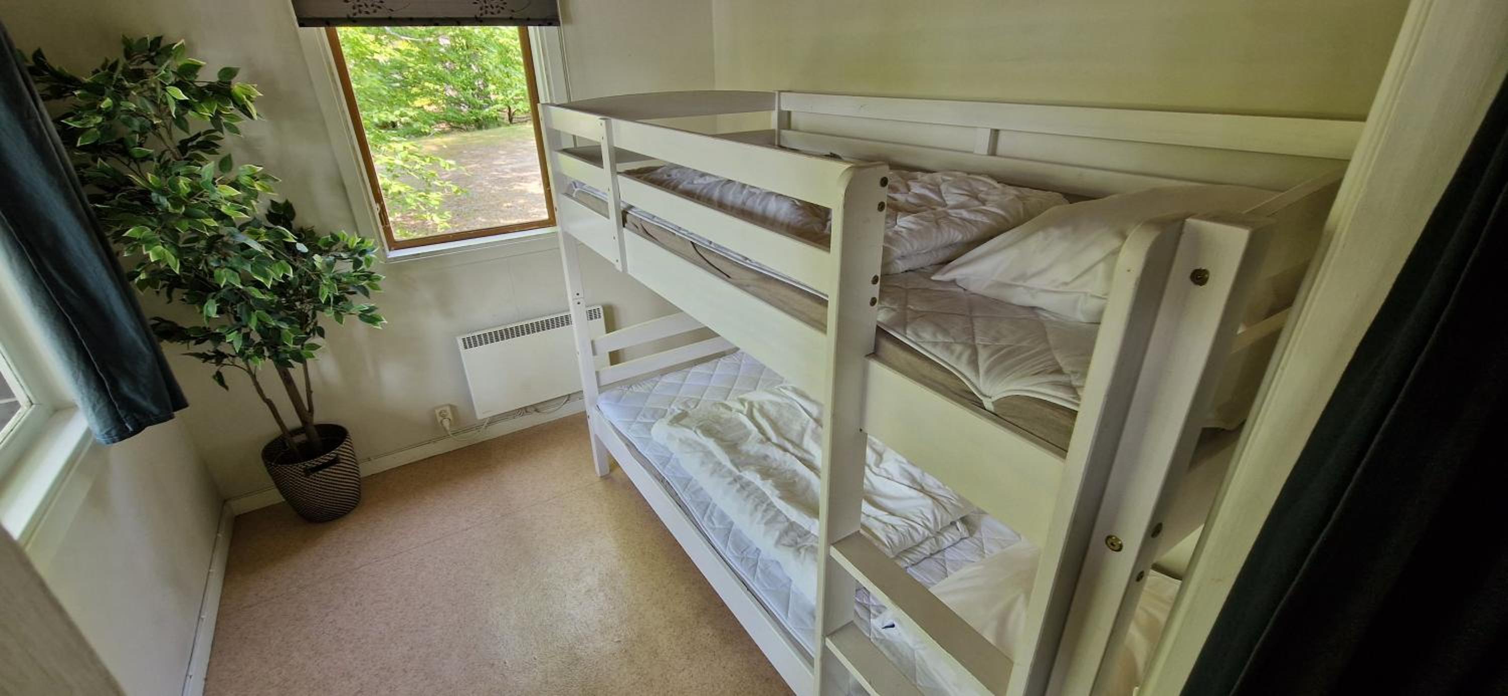 Large Two-Bedroom House (6 Adults)