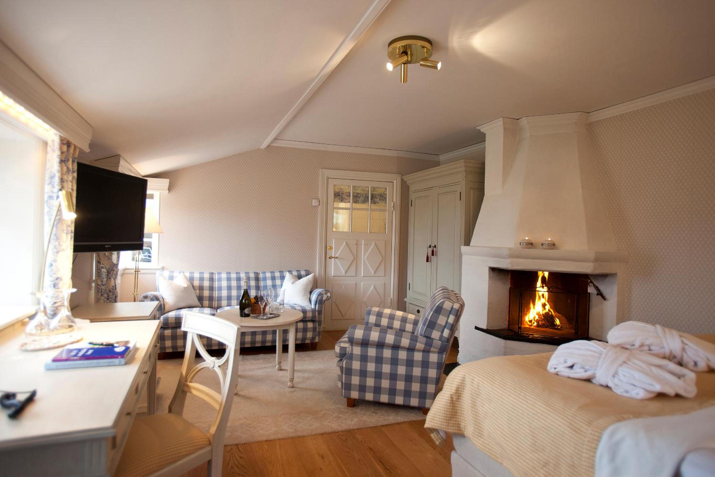 Queen Suite with Spa Bath